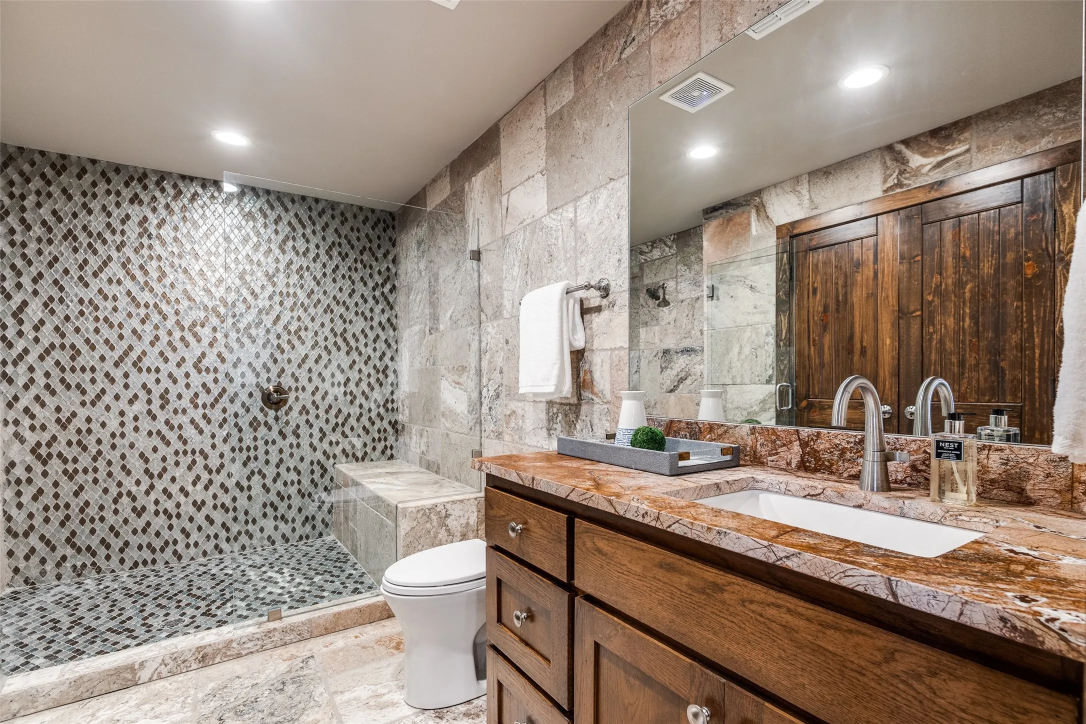 Single Family Residence For Sale in Franklin (TX) County , 1478 Charlya Drive, Scroggins, Texas 75480, 5 Bedroom, 6 Bathroom, Garage spaces, 3,937 Sqft, built in 2004, Preowned, mls#21248013, Real Estate Agent in Scroggins, Homes For Sale in Franklin (TX) county, Homes For Sale in Scroggins, Realtor in Scroggins Texas, Real Estate Brokerage Independent Realty Texas, Luminita Cordes Realtor
