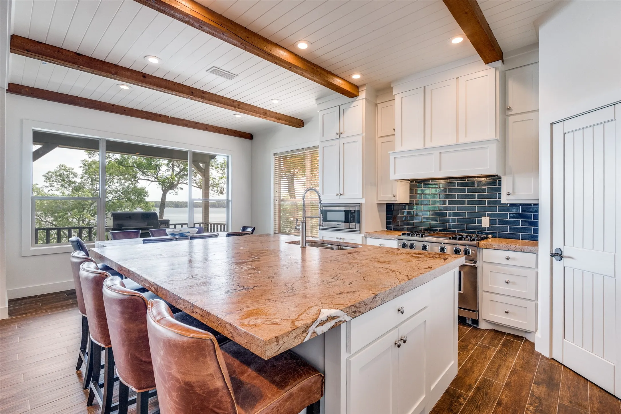 Single Family Residence For Sale in Franklin (TX) County , 1478 Charlya Drive, Scroggins, Texas 75480, 5 Bedroom, 6 Bathroom, Garage spaces, 3,937 Sqft, built in 2004, Preowned, mls#21248013, Real Estate Agent in Scroggins, Homes For Sale in Franklin (TX) county, Homes For Sale in Scroggins, Realtor in Scroggins Texas, Real Estate Brokerage Independent Realty Texas, Luminita Cordes Realtor