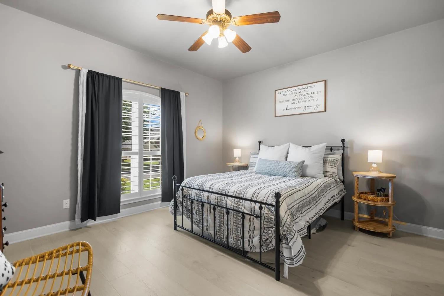 Single Family Residence For Sale in Smith County , 11176 Fox Trail, Flint, Texas 75762, 5 Bedroom, 5 Bathroom, 2 Garage spaces, 2,908 Sqft, built in 2009, Preowned, mls#21248287, Real Estate Agent in Flint, Homes For Sale in Smith county, Homes For Sale in Flint, Realtor in Flint Texas, Real Estate Brokerage Independent Realty Texas, Luminita Cordes Realtor