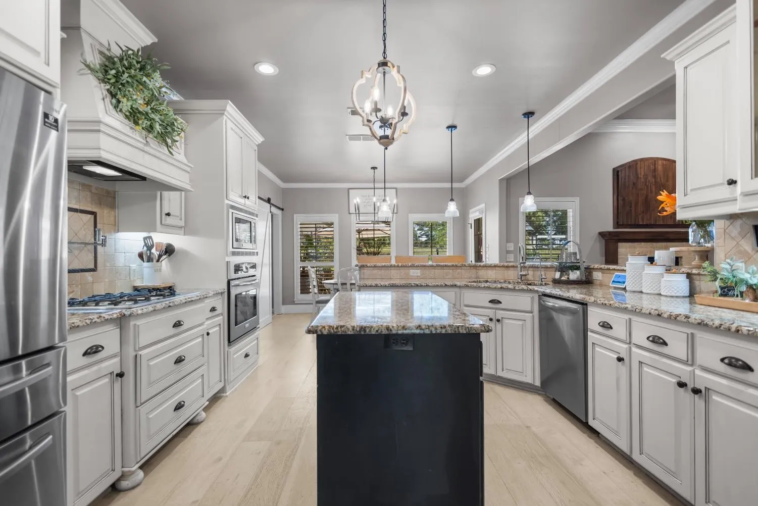 Single Family Residence For Sale in Smith County , 11176 Fox Trail, Flint, Texas 75762, 5 Bedroom, 5 Bathroom, 2 Garage spaces, 2,908 Sqft, built in 2009, Preowned, mls#21248287, Real Estate Agent in Flint, Homes For Sale in Smith county, Homes For Sale in Flint, Realtor in Flint Texas, Real Estate Brokerage Independent Realty Texas, Luminita Cordes Realtor