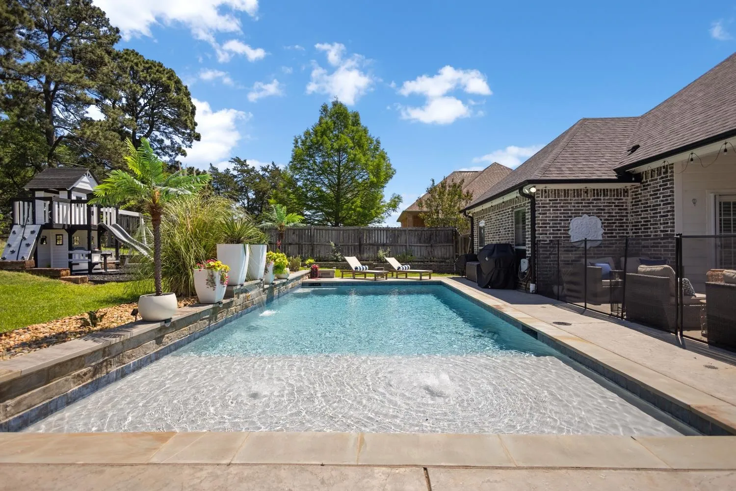Single Family Residence For Sale in Smith County , 11176 Fox Trail, Flint, Texas 75762, 5 Bedroom, 5 Bathroom, 2 Garage spaces, 2,908 Sqft, built in 2009, Preowned, mls#21248287, Real Estate Agent in Flint, Homes For Sale in Smith county, Homes For Sale in Flint, Realtor in Flint Texas, Real Estate Brokerage Independent Realty Texas, Luminita Cordes Realtor