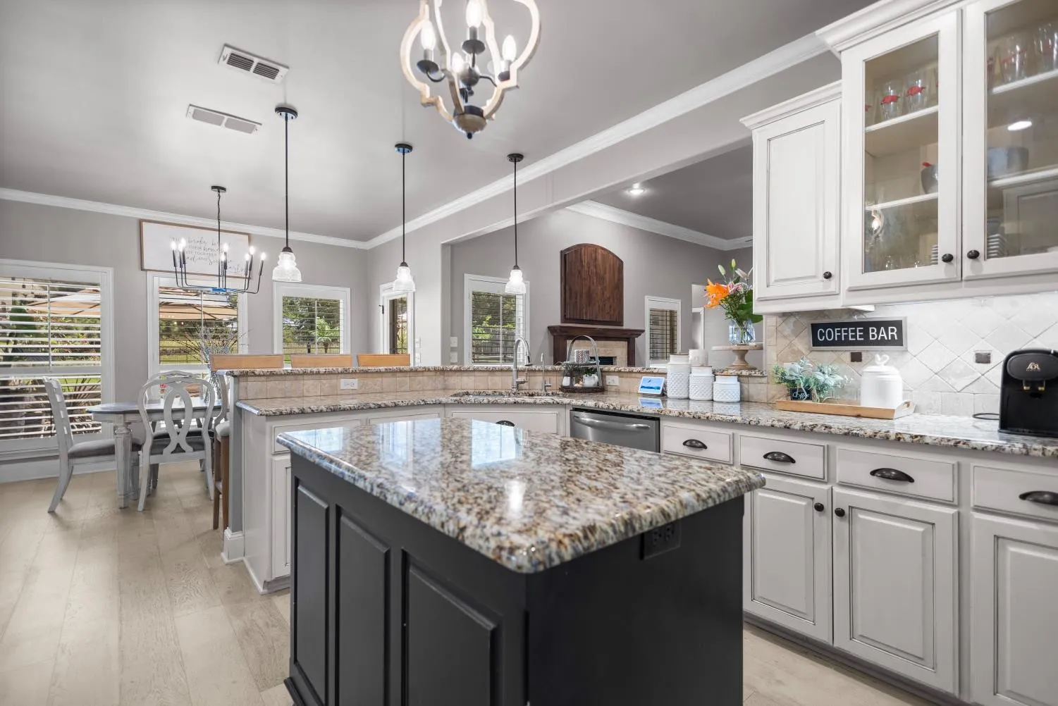 Single Family Residence For Sale in Smith County , 11176 Fox Trail, Flint, Texas 75762, 5 Bedroom, 5 Bathroom, 2 Garage spaces, 2,908 Sqft, built in 2009, Preowned, mls#21248287, Real Estate Agent in Flint, Homes For Sale in Smith county, Homes For Sale in Flint, Realtor in Flint Texas, Real Estate Brokerage Independent Realty Texas, Luminita Cordes Realtor