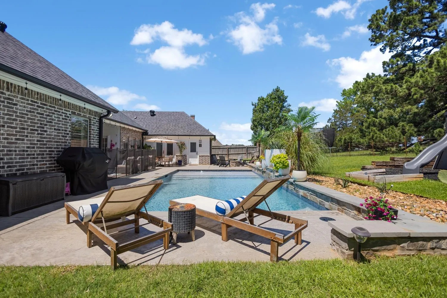Single Family Residence For Sale in Smith County , 11176 Fox Trail, Flint, Texas 75762, 5 Bedroom, 5 Bathroom, 2 Garage spaces, 2,908 Sqft, built in 2009, Preowned, mls#21248287, Real Estate Agent in Flint, Homes For Sale in Smith county, Homes For Sale in Flint, Realtor in Flint Texas, Real Estate Brokerage Independent Realty Texas, Luminita Cordes Realtor