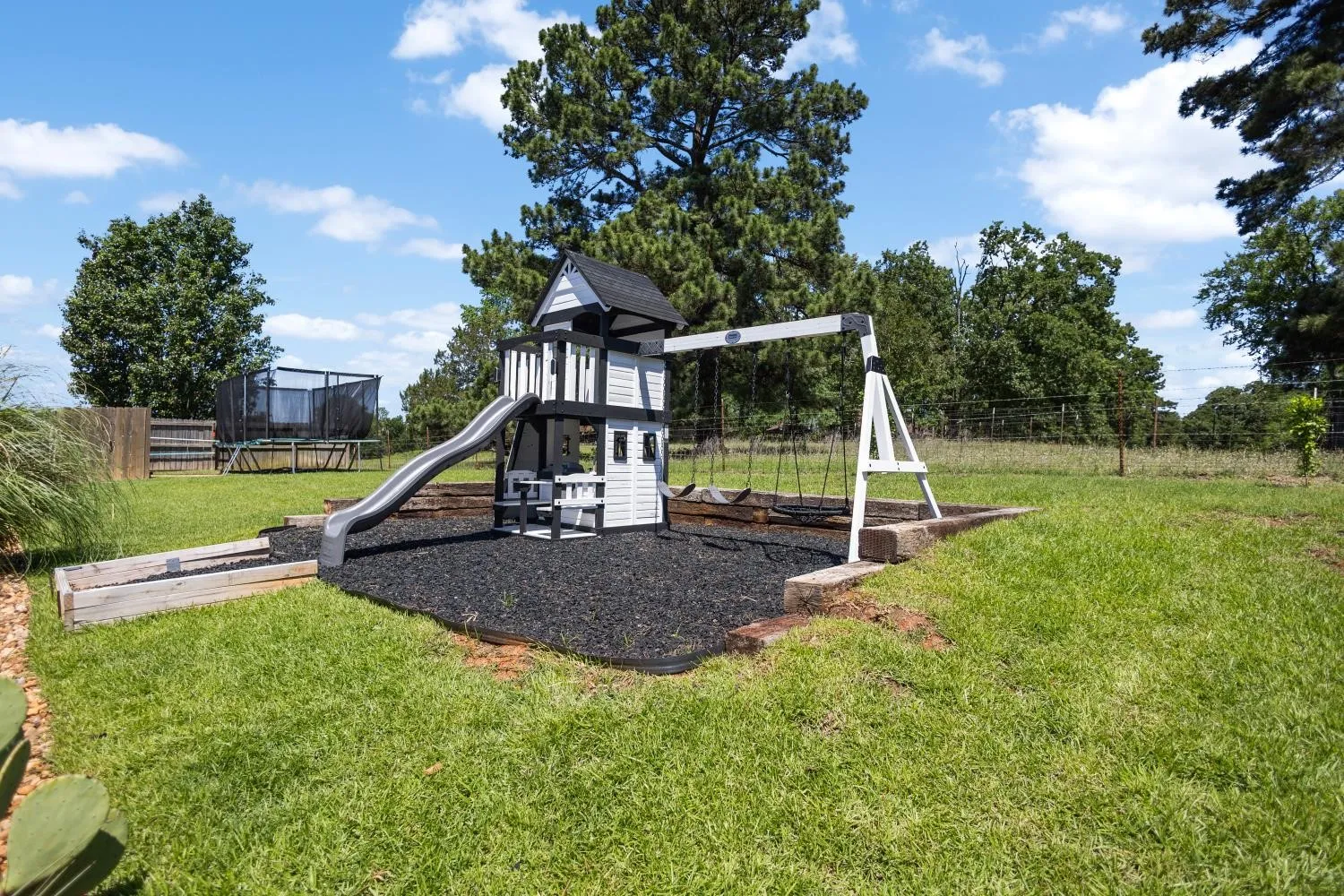 Single Family Residence For Sale in Smith County , 11176 Fox Trail, Flint, Texas 75762, 5 Bedroom, 5 Bathroom, 2 Garage spaces, 2,908 Sqft, built in 2009, Preowned, mls#21248287, Real Estate Agent in Flint, Homes For Sale in Smith county, Homes For Sale in Flint, Realtor in Flint Texas, Real Estate Brokerage Independent Realty Texas, Luminita Cordes Realtor