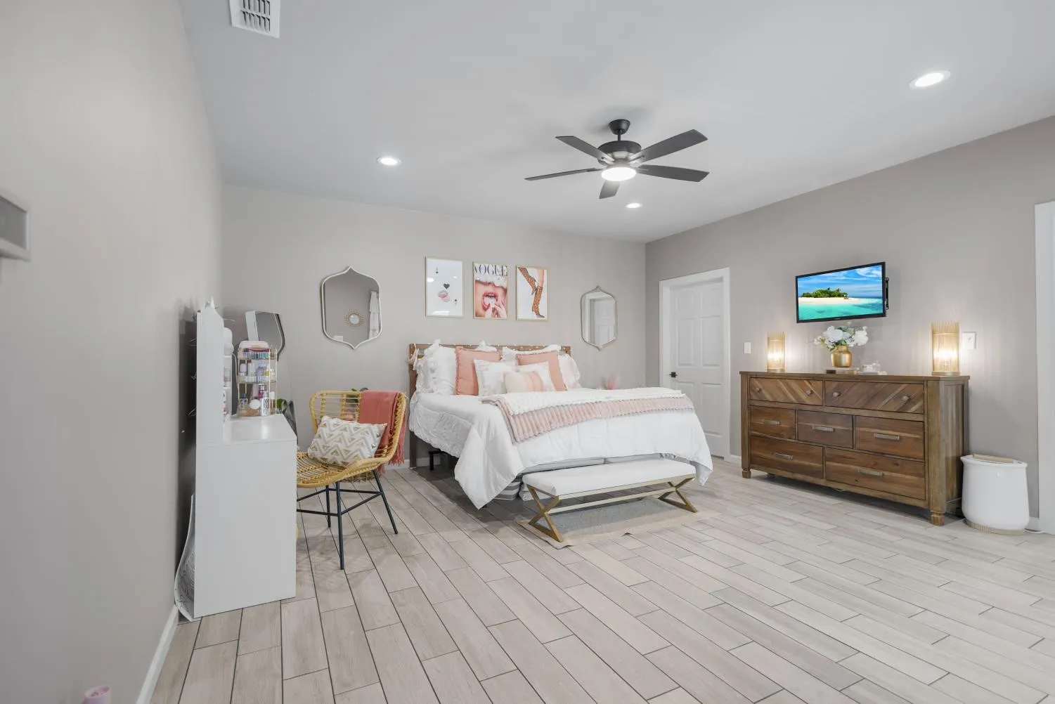 Single Family Residence For Sale in Smith County , 11176 Fox Trail, Flint, Texas 75762, 5 Bedroom, 5 Bathroom, 2 Garage spaces, 2,908 Sqft, built in 2009, Preowned, mls#21248287, Real Estate Agent in Flint, Homes For Sale in Smith county, Homes For Sale in Flint, Realtor in Flint Texas, Real Estate Brokerage Independent Realty Texas, Luminita Cordes Realtor