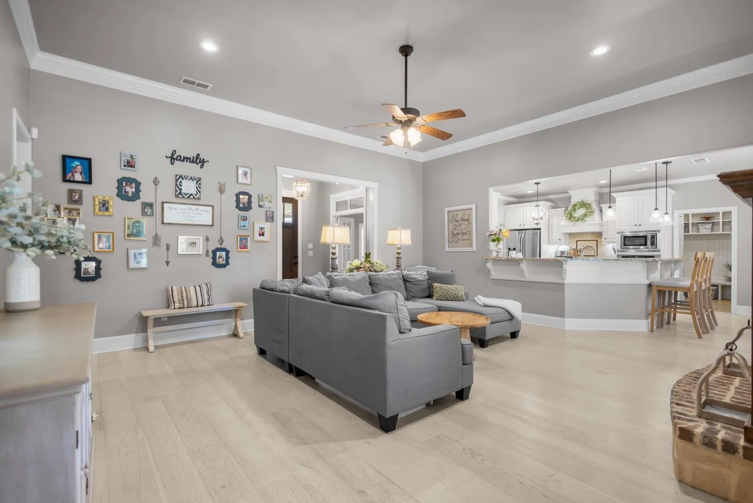 Single Family Residence For Sale in Smith County , 11176 Fox Trail, Flint, Texas 75762, 5 Bedroom, 5 Bathroom, 2 Garage spaces, 2,908 Sqft, built in 2009, Preowned, mls#21248287, Real Estate Agent in Flint, Homes For Sale in Smith county, Homes For Sale in Flint, Realtor in Flint Texas, Real Estate Brokerage Independent Realty Texas, Luminita Cordes Realtor