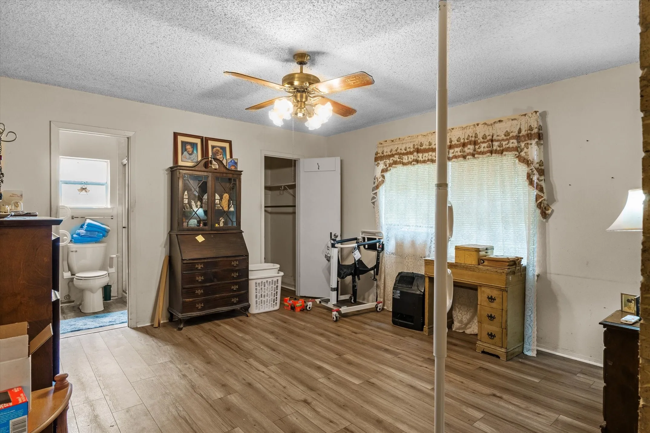 Single Family Residence For Sale in Smith County , 13608 N SH-110, Tyler, Texas 75704, 3 Bedroom, 2 Bathroom, 2 Garage spaces, 1,608 Sqft, built in 1977, mls#21244698, Real Estate Agent in Tyler, Homes For Sale in Smith county, Homes For Sale in Tyler, Realtor in Tyler Texas, Real Estate Brokerage Independent Realty Texas, Luminita Cordes Realtor