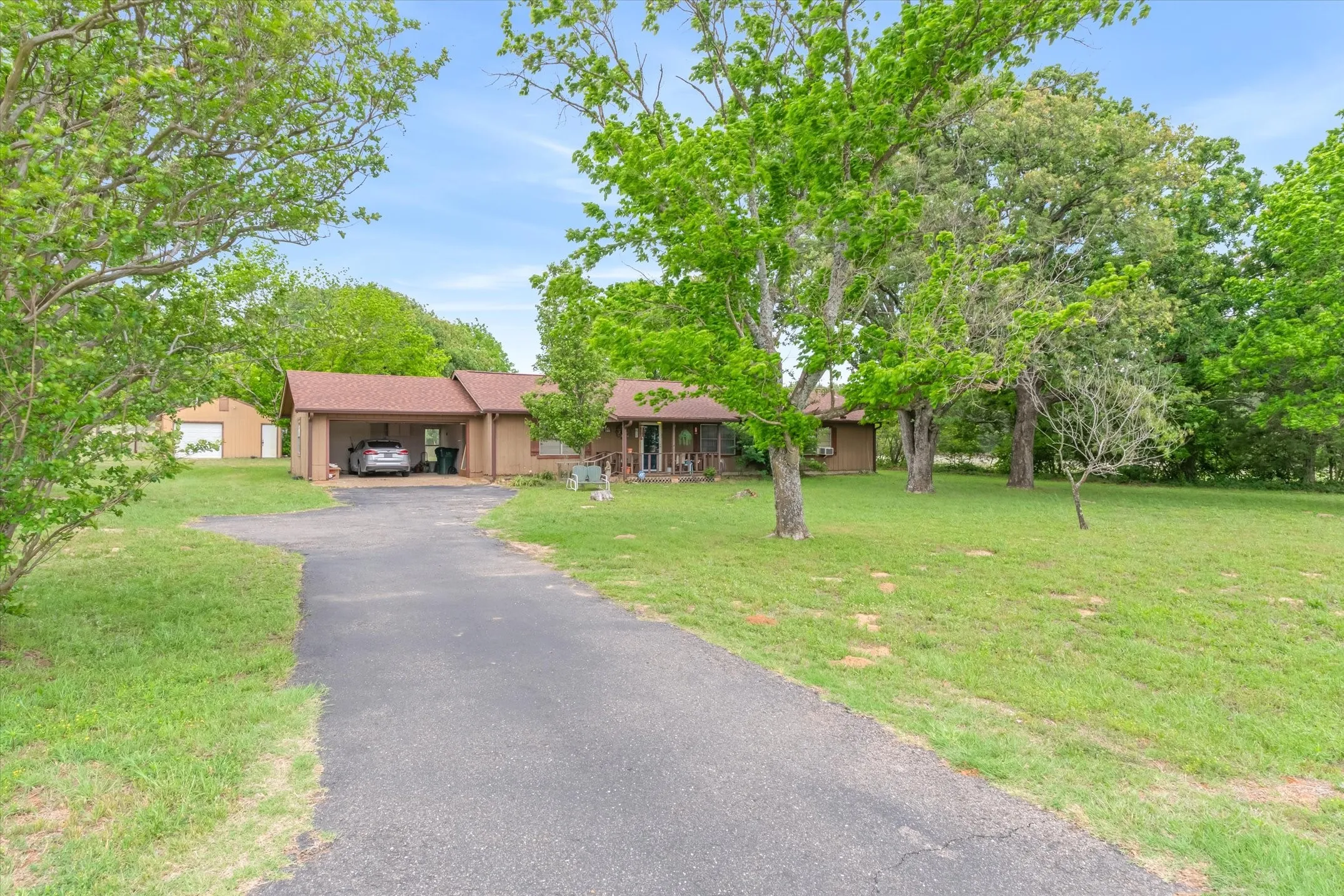 Single Family Residence For Sale in Smith County , 13608 N SH-110, Tyler, Texas 75704, 3 Bedroom, 2 Bathroom, 2 Garage spaces, 1,608 Sqft, built in 1977, mls#21244698, Real Estate Agent in Tyler, Homes For Sale in Smith county, Homes For Sale in Tyler, Realtor in Tyler Texas, Real Estate Brokerage Independent Realty Texas, Luminita Cordes Realtor