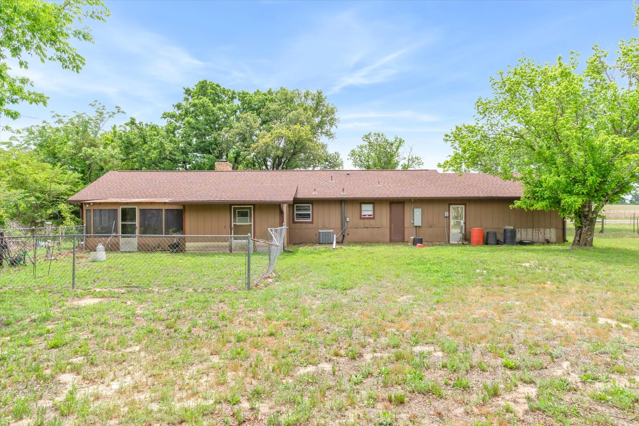 Single Family Residence For Sale in Smith County , 13608 N SH-110, Tyler, Texas 75704, 3 Bedroom, 2 Bathroom, 2 Garage spaces, 1,608 Sqft, built in 1977, mls#21244698, Real Estate Agent in Tyler, Homes For Sale in Smith county, Homes For Sale in Tyler, Realtor in Tyler Texas, Real Estate Brokerage Independent Realty Texas, Luminita Cordes Realtor