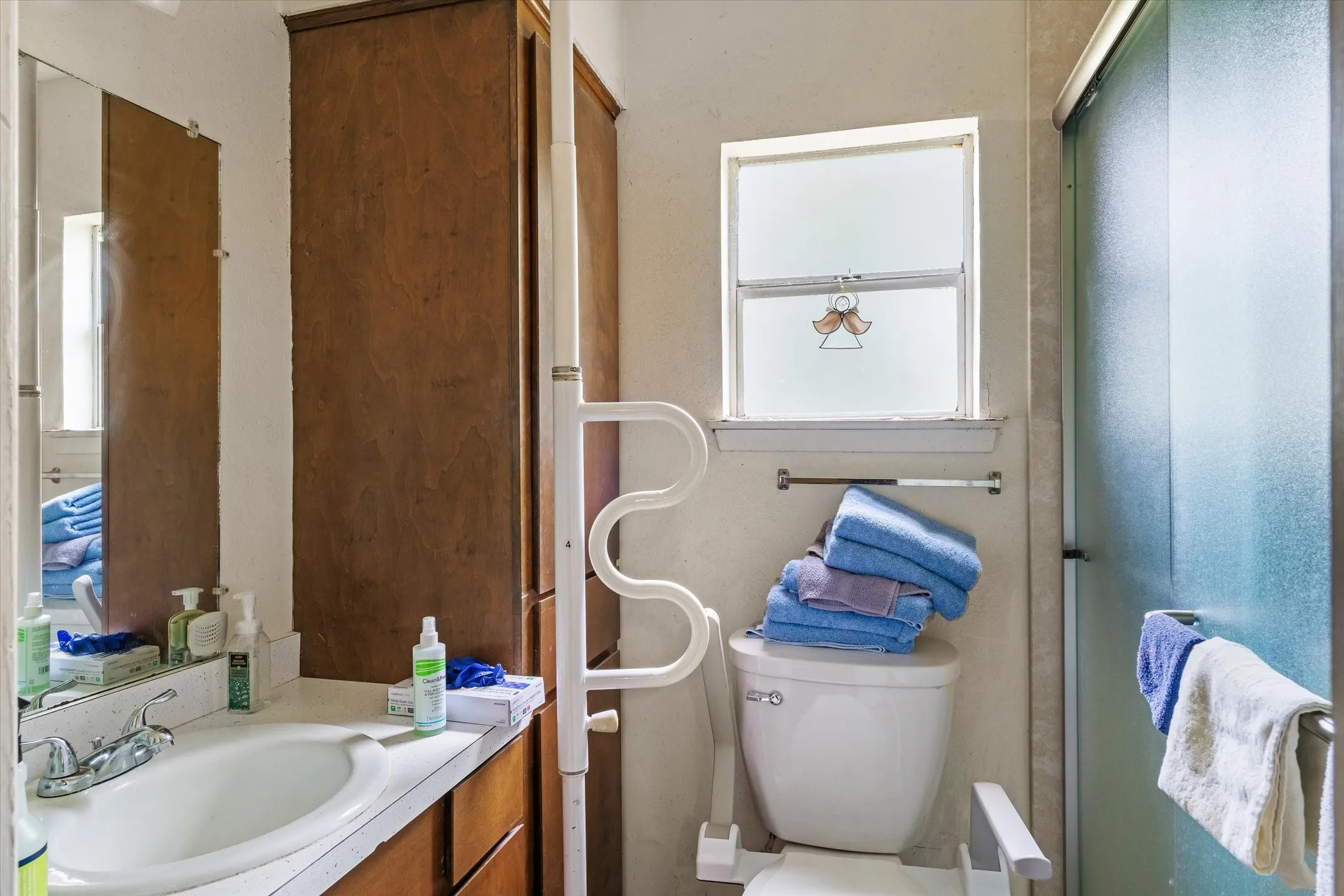 Single Family Residence For Sale in Smith County , 13608 N SH-110, Tyler, Texas 75704, 3 Bedroom, 2 Bathroom, 2 Garage spaces, 1,608 Sqft, built in 1977, mls#21244698, Real Estate Agent in Tyler, Homes For Sale in Smith county, Homes For Sale in Tyler, Realtor in Tyler Texas, Real Estate Brokerage Independent Realty Texas, Luminita Cordes Realtor