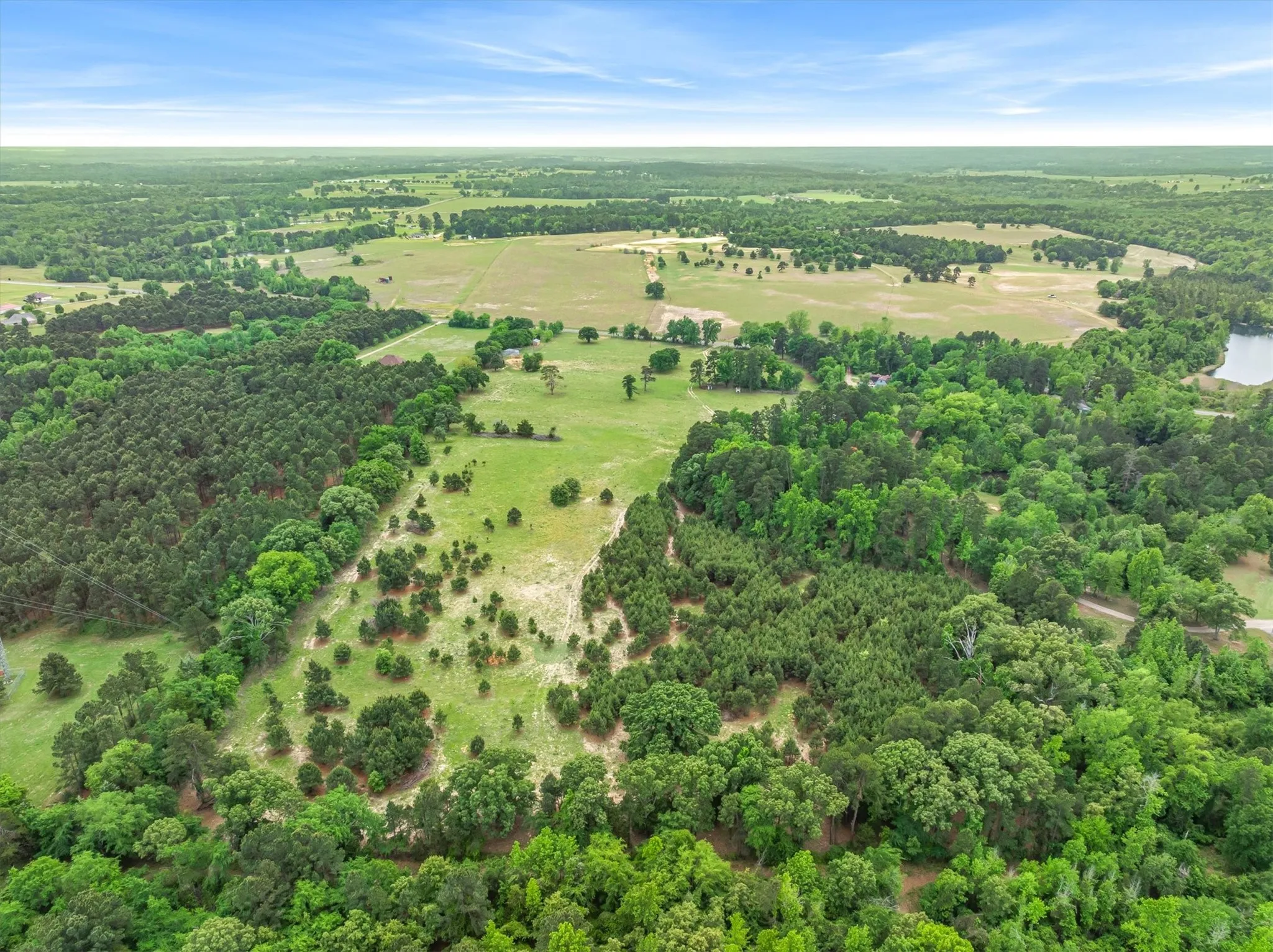 Single Family Residence For Sale in Smith County , 13608 N SH-110, Tyler, Texas 75704, 3 Bedroom, 2 Bathroom, 2 Garage spaces, 1,608 Sqft, built in 1977, mls#21244698, Real Estate Agent in Tyler, Homes For Sale in Smith county, Homes For Sale in Tyler, Realtor in Tyler Texas, Real Estate Brokerage Independent Realty Texas, Luminita Cordes Realtor