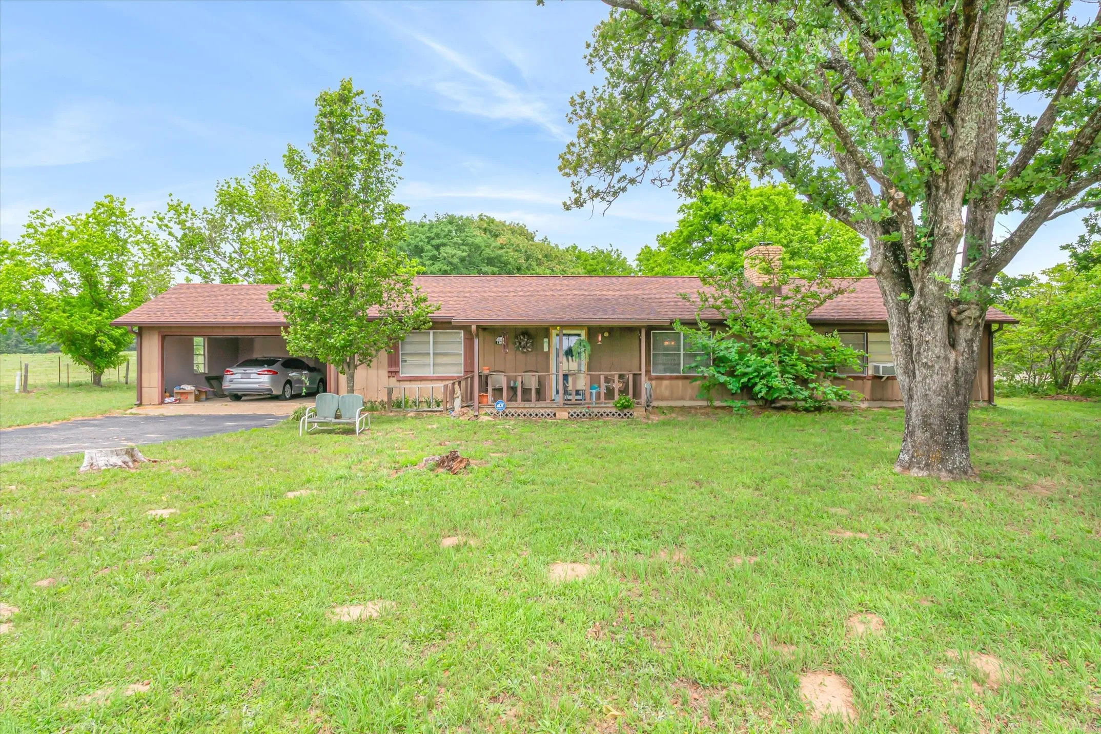 Single Family Residence For Sale in Smith County , 13608 N SH-110, Tyler, Texas 75704, 3 Bedroom, 2 Bathroom, 2 Garage spaces, 1,608 Sqft, built in 1977, mls#21244698, Real Estate Agent in Tyler, Homes For Sale in Smith county, Homes For Sale in Tyler, Realtor in Tyler Texas, Real Estate Brokerage Independent Realty Texas, Luminita Cordes Realtor