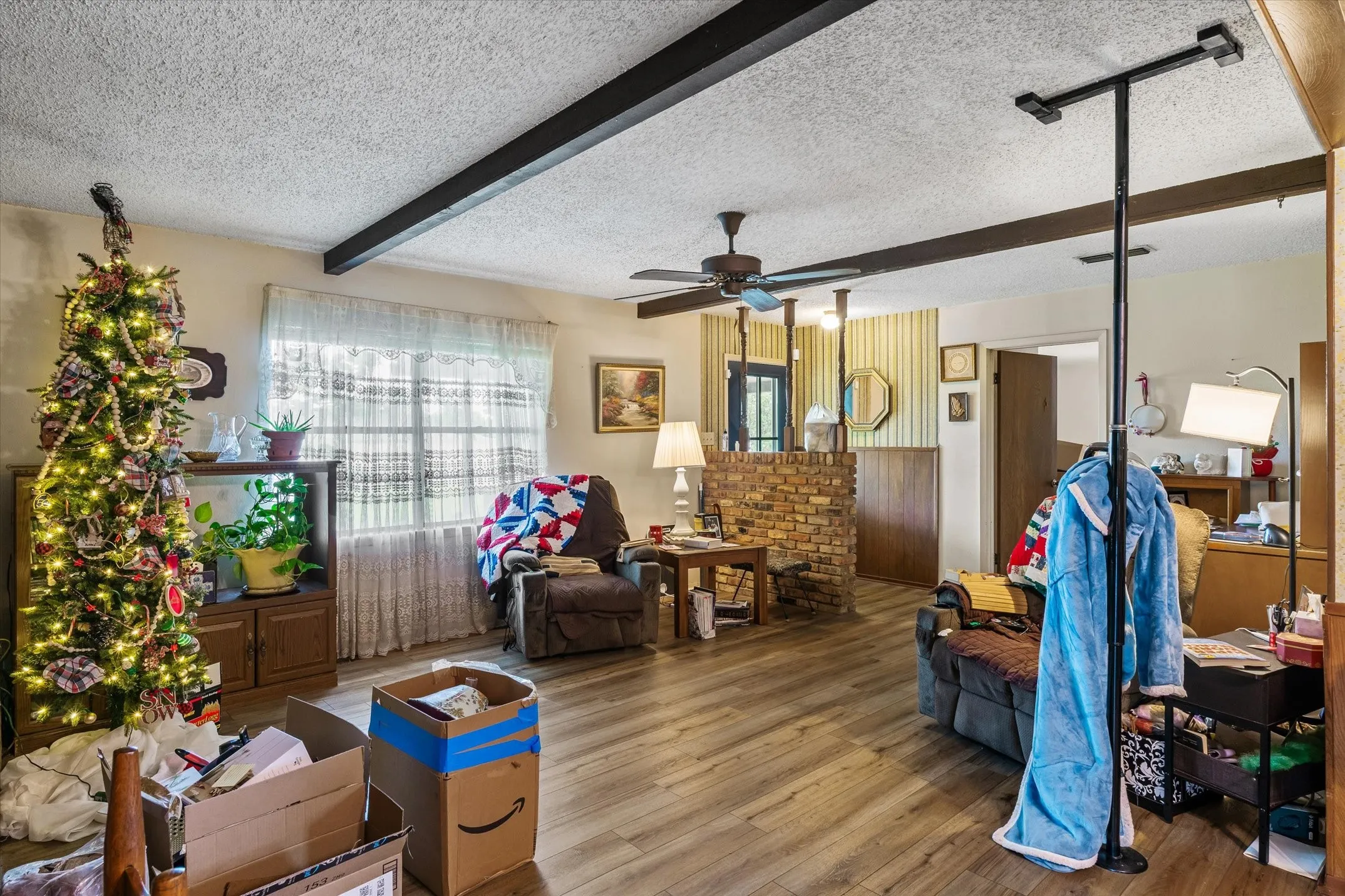 Single Family Residence For Sale in Smith County , 13608 N SH-110, Tyler, Texas 75704, 3 Bedroom, 2 Bathroom, 2 Garage spaces, 1,608 Sqft, built in 1977, mls#21244698, Real Estate Agent in Tyler, Homes For Sale in Smith county, Homes For Sale in Tyler, Realtor in Tyler Texas, Real Estate Brokerage Independent Realty Texas, Luminita Cordes Realtor