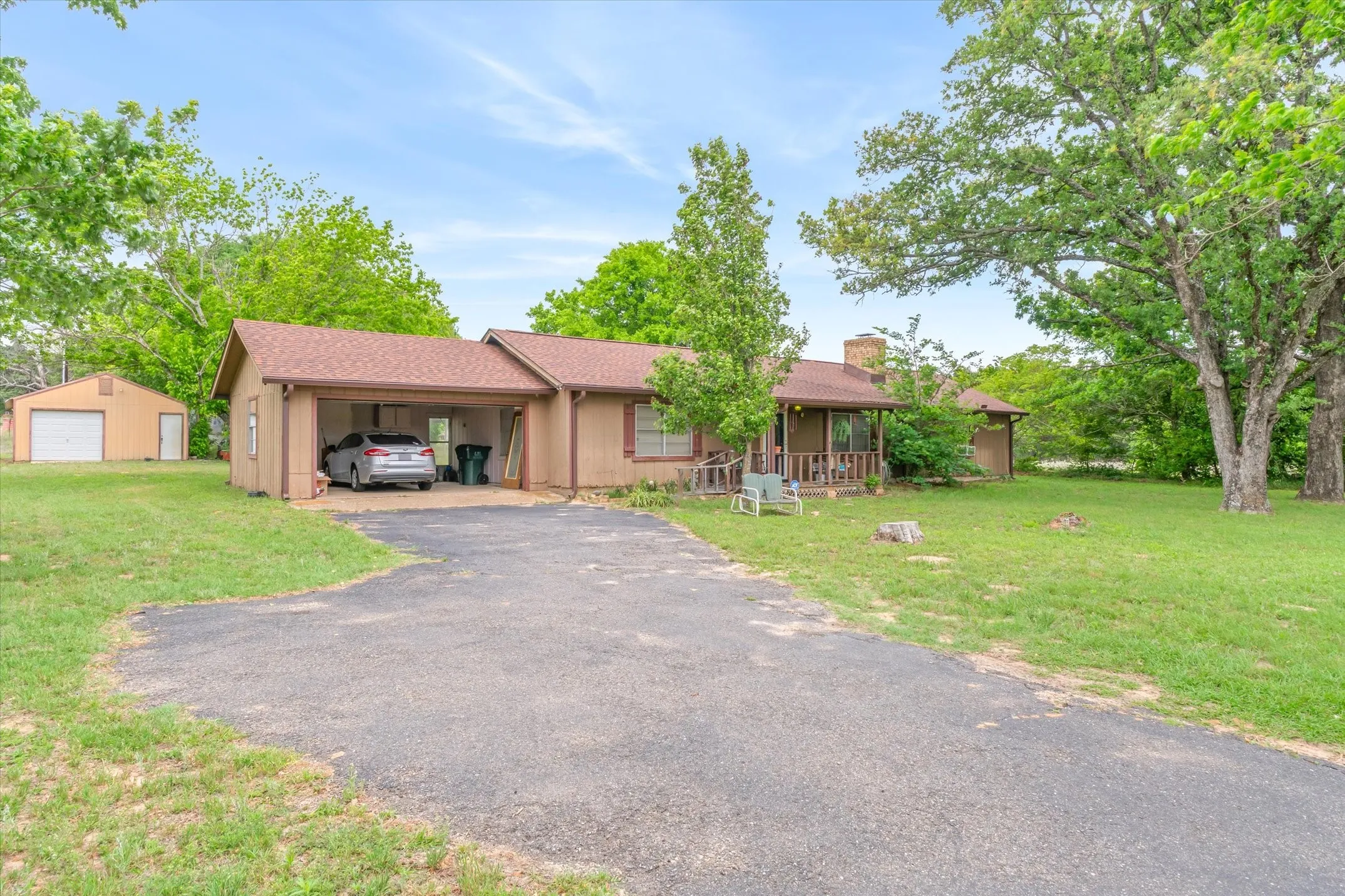Single Family Residence For Sale in Smith County , 13608 N SH-110, Tyler, Texas 75704, 3 Bedroom, 2 Bathroom, 2 Garage spaces, 1,608 Sqft, built in 1977, mls#21244698, Real Estate Agent in Tyler, Homes For Sale in Smith county, Homes For Sale in Tyler, Realtor in Tyler Texas, Real Estate Brokerage Independent Realty Texas, Luminita Cordes Realtor