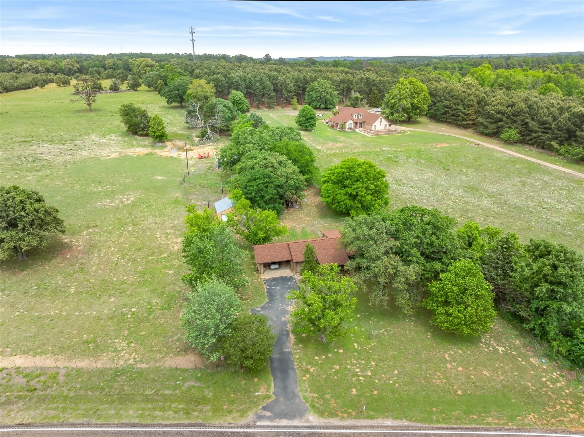 Single Family Residence For Sale in Smith County , 13608 N SH-110, Tyler, Texas 75704, 3 Bedroom, 2 Bathroom, 2 Garage spaces, 1,608 Sqft, built in 1977, mls#21244698, Real Estate Agent in Tyler, Homes For Sale in Smith county, Homes For Sale in Tyler, Realtor in Tyler Texas, Real Estate Brokerage Independent Realty Texas, Luminita Cordes Realtor