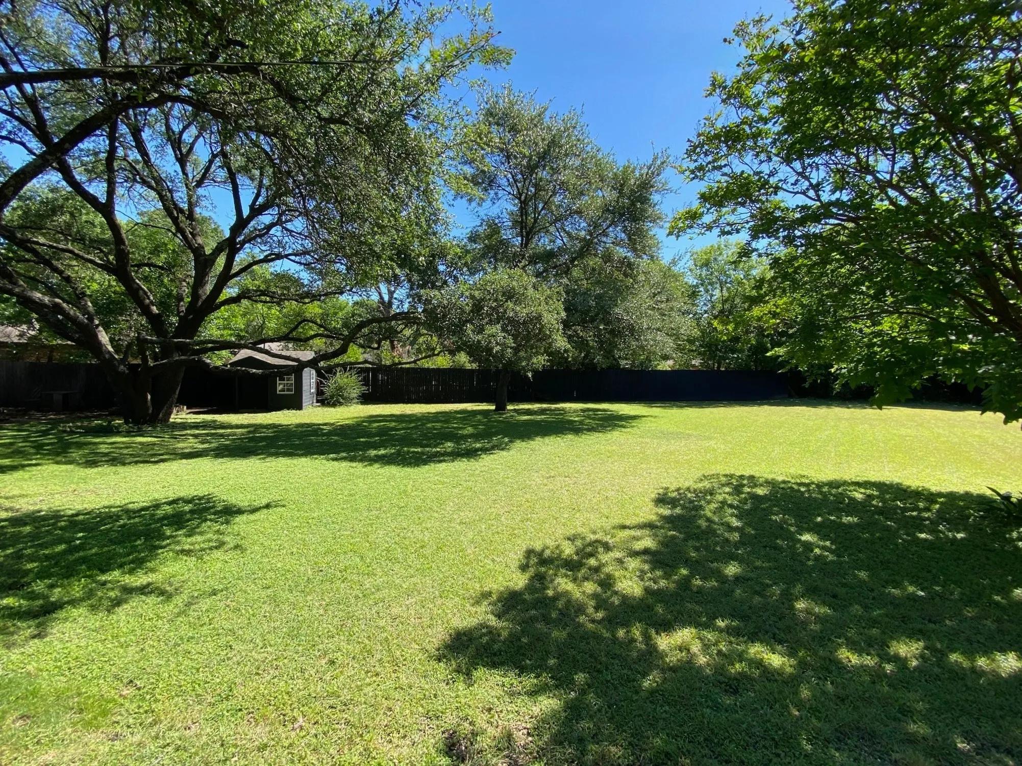 Single Family Residence For Sale in Dallas County , 5270 Ponderosa Circle, Dallas, Texas 75227, 4 Bedroom, 3 Bathroom, 2 Garage spaces, 2,842 Sqft, built in 1966, Preowned, mls#21247094, Real Estate Agent in Dallas, Homes For Sale in Dallas county, Homes For Sale in Dallas, Realtor in Dallas Texas, Real Estate Brokerage Independent Realty Texas, Luminita Cordes Realtor