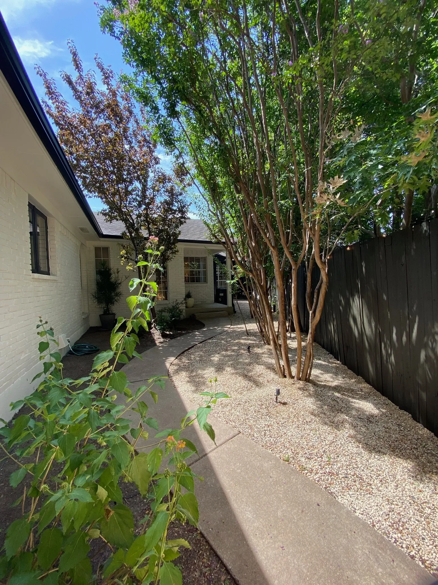 Single Family Residence For Sale in Dallas County , 5270 Ponderosa Circle, Dallas, Texas 75227, 4 Bedroom, 3 Bathroom, 2 Garage spaces, 2,842 Sqft, built in 1966, Preowned, mls#21247094, Real Estate Agent in Dallas, Homes For Sale in Dallas county, Homes For Sale in Dallas, Realtor in Dallas Texas, Real Estate Brokerage Independent Realty Texas, Luminita Cordes Realtor