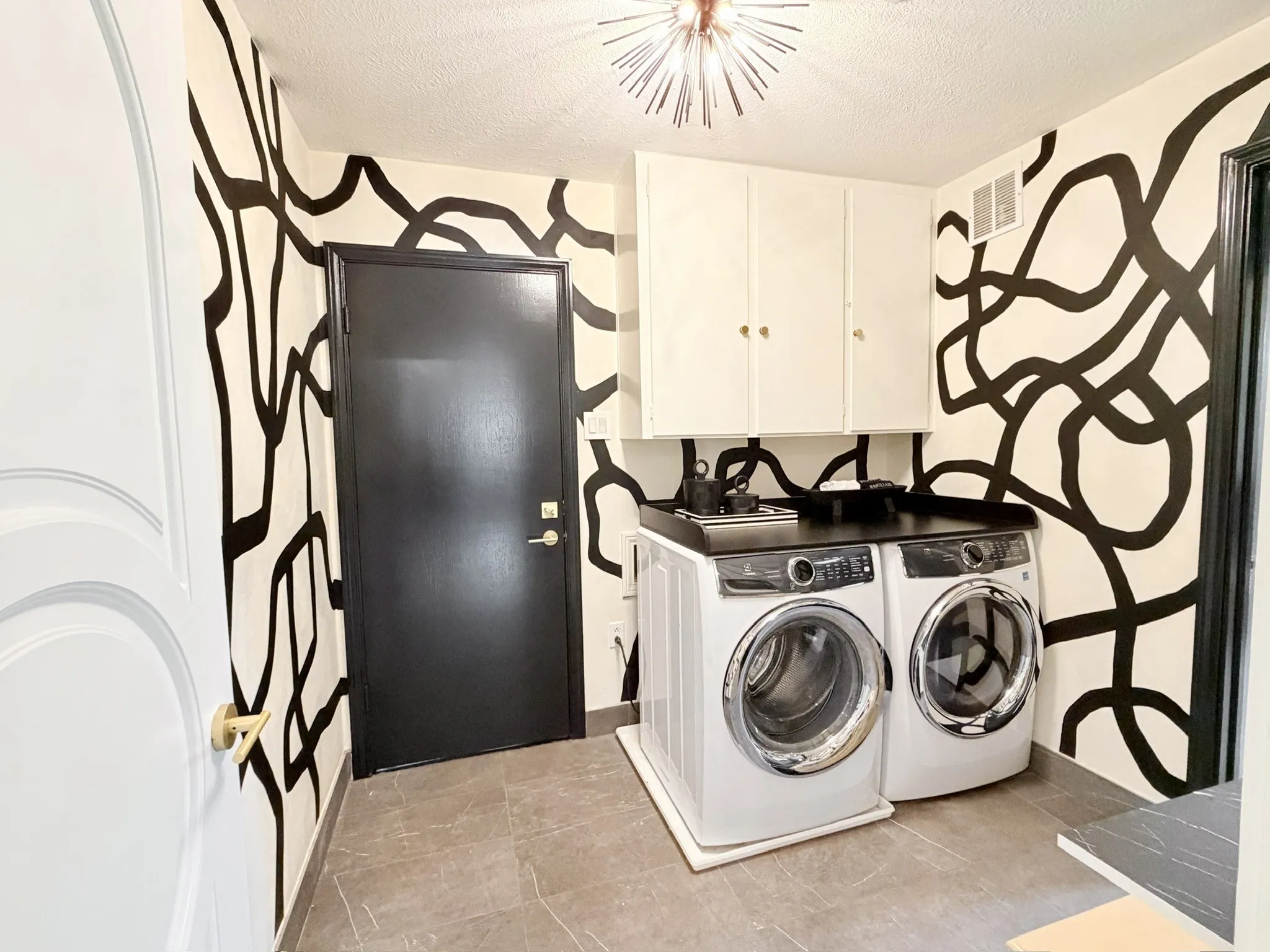 Single Family Residence For Sale in Dallas County , 5270 Ponderosa Circle, Dallas, Texas 75227, 4 Bedroom, 3 Bathroom, 2 Garage spaces, 2,842 Sqft, built in 1966, Preowned, mls#21247094, Real Estate Agent in Dallas, Homes For Sale in Dallas county, Homes For Sale in Dallas, Realtor in Dallas Texas, Real Estate Brokerage Independent Realty Texas, Luminita Cordes Realtor
