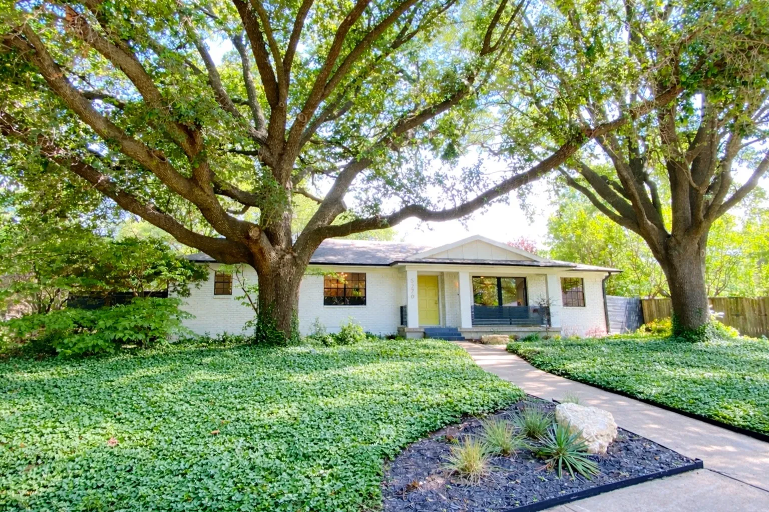 Single Family Residence For Sale in Dallas County , 5270 Ponderosa Circle, Dallas, Texas 75227, 4 Bedroom, 3 Bathroom, 2 Garage spaces, 2,842 Sqft, built in 1966, Preowned, mls#21247094, Real Estate Agent in Dallas, Homes For Sale in Dallas county, Homes For Sale in Dallas, Realtor in Dallas Texas, Real Estate Brokerage Independent Realty Texas, Luminita Cordes Realtor