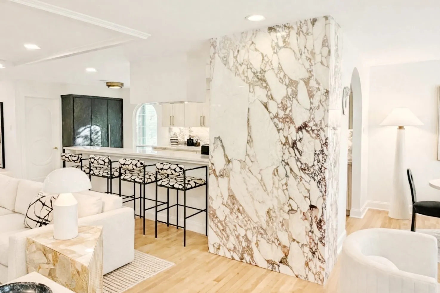 Single Family Residence For Sale in Dallas County , 5270 Ponderosa Circle, Dallas, Texas 75227, 4 Bedroom, 3 Bathroom, 2 Garage spaces, 2,842 Sqft, built in 1966, Preowned, mls#21247094, Real Estate Agent in Dallas, Homes For Sale in Dallas county, Homes For Sale in Dallas, Realtor in Dallas Texas, Real Estate Brokerage Independent Realty Texas, Luminita Cordes Realtor