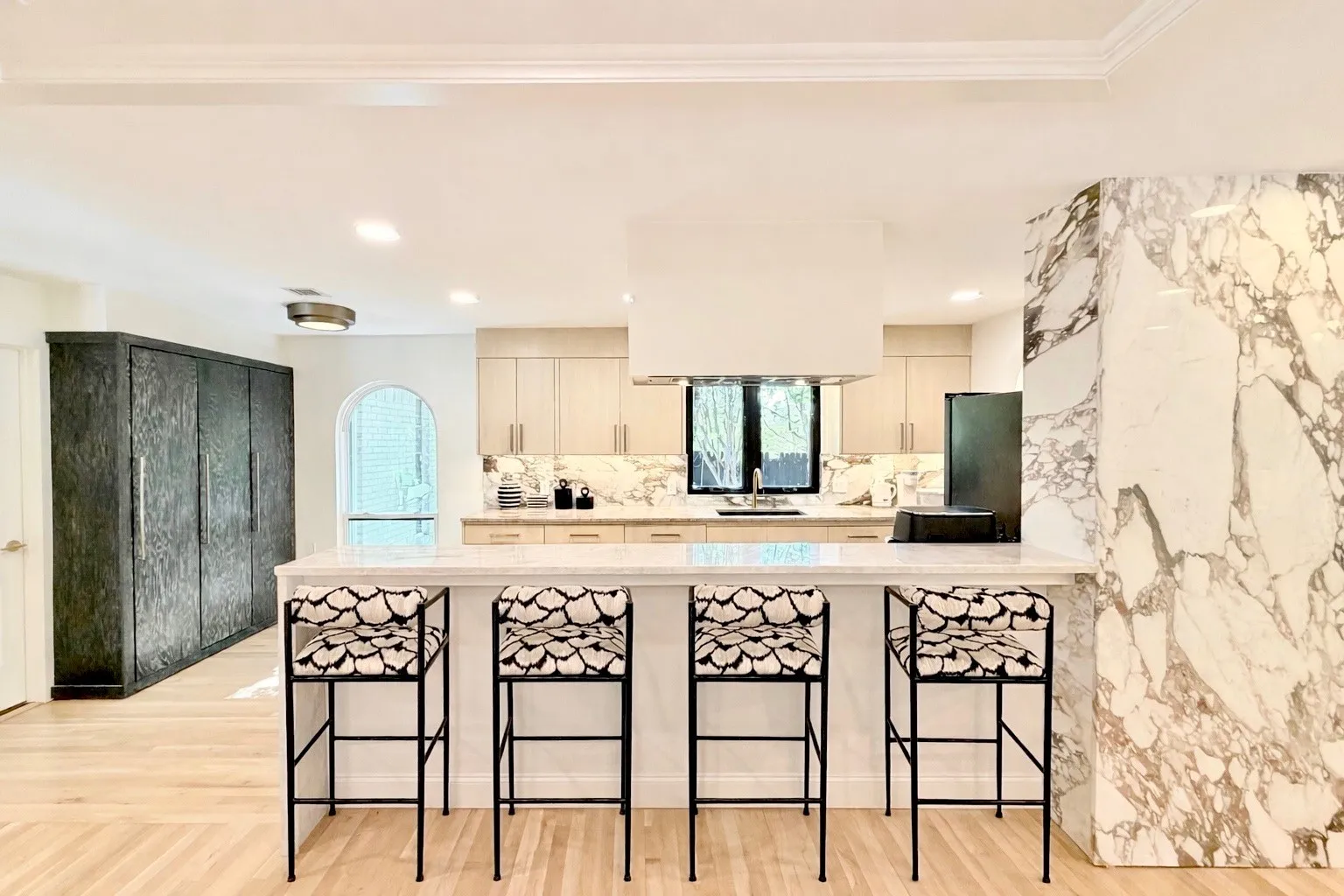 Single Family Residence For Sale in Dallas County , 5270 Ponderosa Circle, Dallas, Texas 75227, 4 Bedroom, 3 Bathroom, 2 Garage spaces, 2,842 Sqft, built in 1966, Preowned, mls#21247094, Real Estate Agent in Dallas, Homes For Sale in Dallas county, Homes For Sale in Dallas, Realtor in Dallas Texas, Real Estate Brokerage Independent Realty Texas, Luminita Cordes Realtor