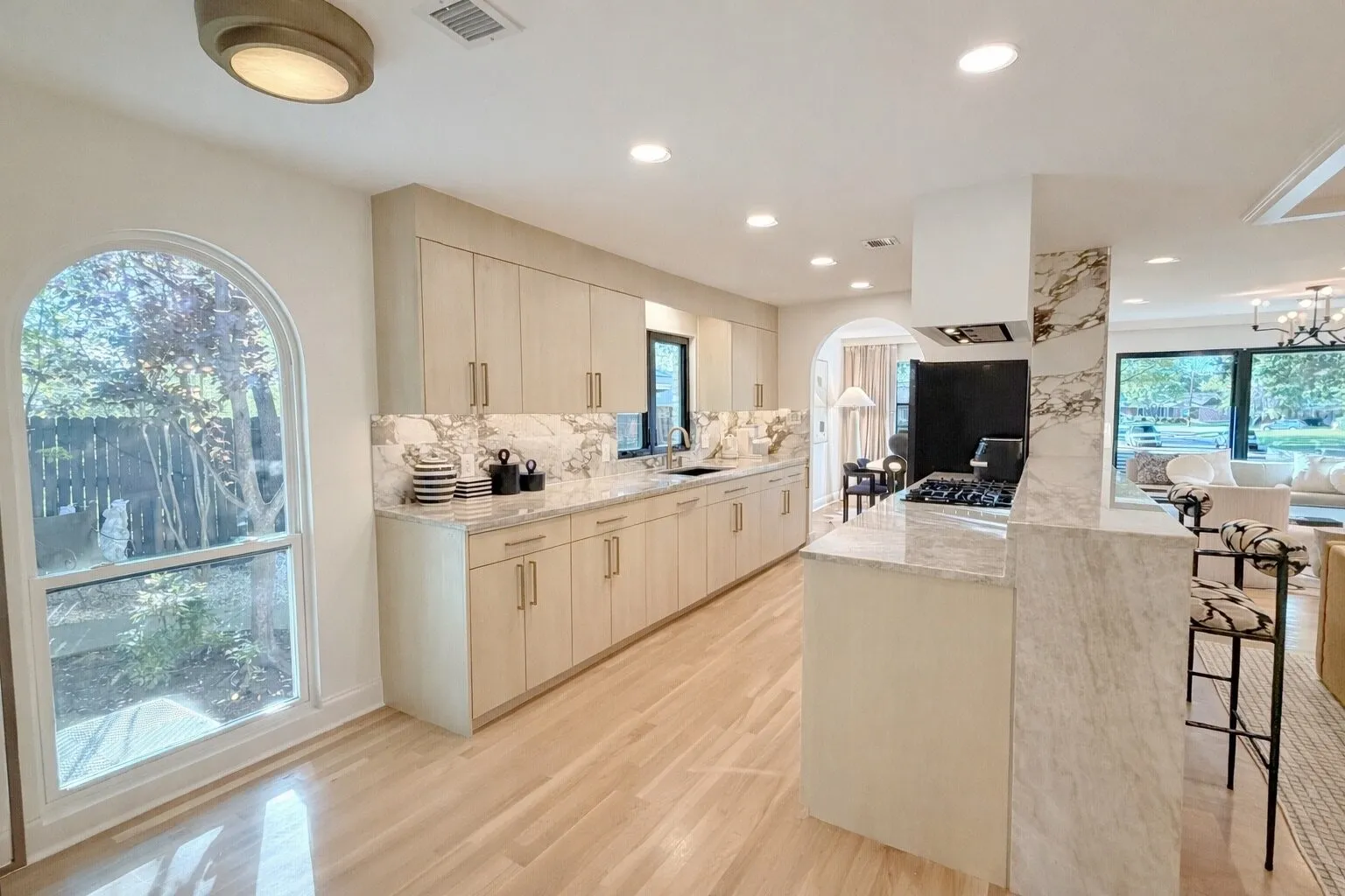 Single Family Residence For Sale in Dallas County , 5270 Ponderosa Circle, Dallas, Texas 75227, 4 Bedroom, 3 Bathroom, 2 Garage spaces, 2,842 Sqft, built in 1966, Preowned, mls#21247094, Real Estate Agent in Dallas, Homes For Sale in Dallas county, Homes For Sale in Dallas, Realtor in Dallas Texas, Real Estate Brokerage Independent Realty Texas, Luminita Cordes Realtor