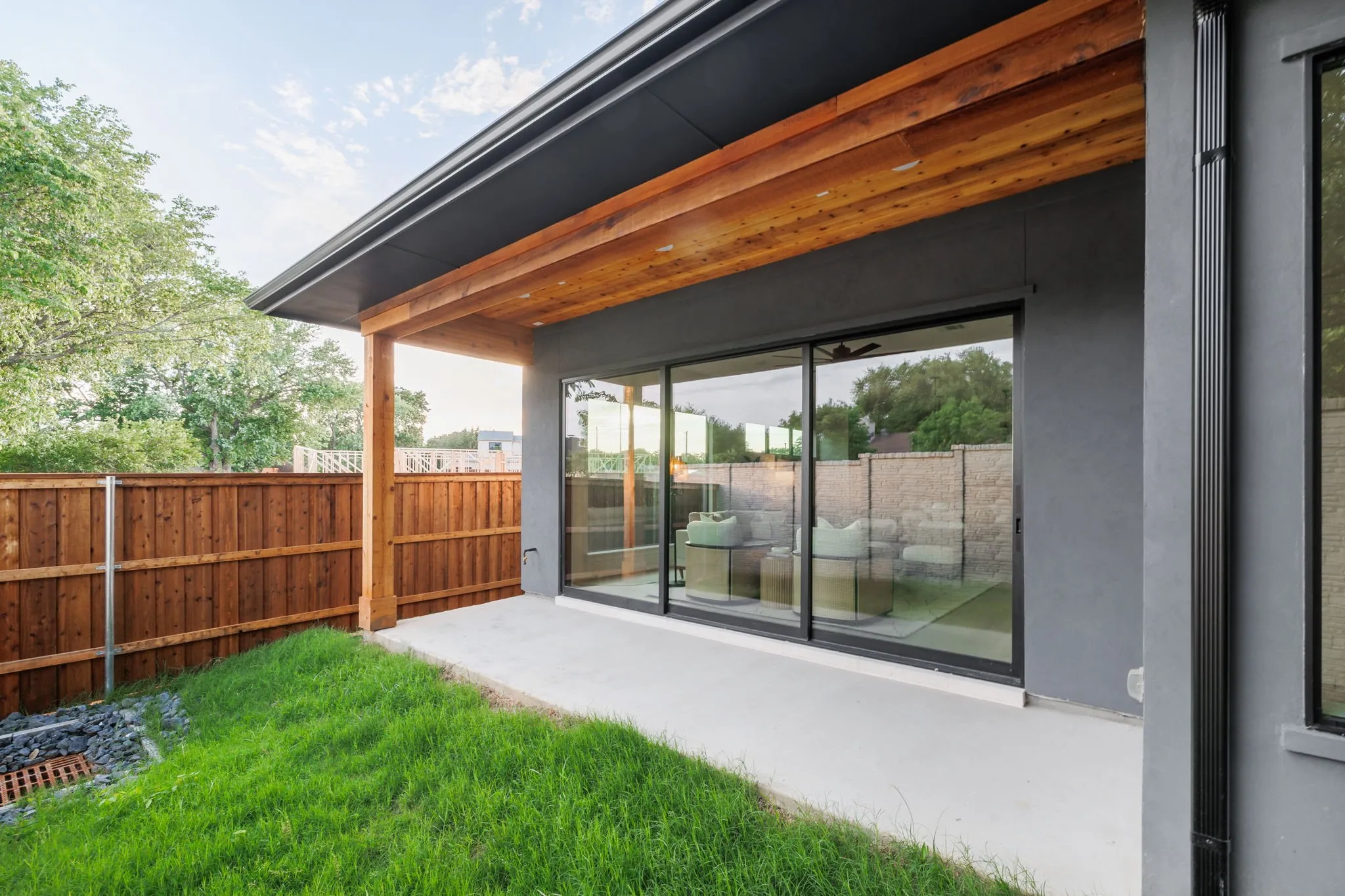 covered patio wit gas stub