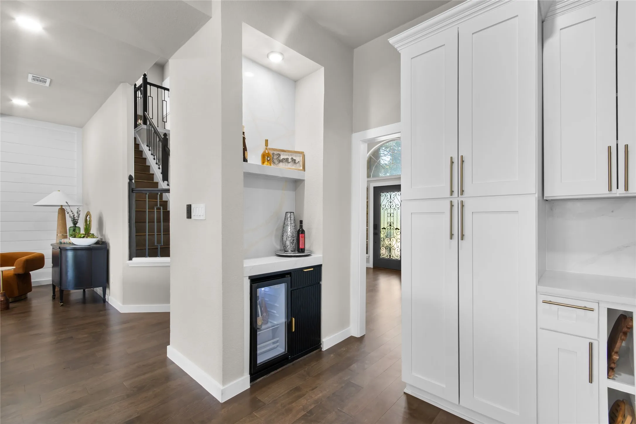 Single Family Residence For Sale in Denton County , 5949 Carroll Drive, The Colony, Texas 75056, 5 Bedroom, 4 Bathroom, 2 Garage spaces, 3,144 Sqft, built in 1991, mls#21248174, Real Estate Agent in The Colony, Homes For Sale in Denton county, Homes For Sale in The Colony, Realtor in The Colony Texas, Real Estate Brokerage Independent Realty Texas, Luminita Cordes Realtor