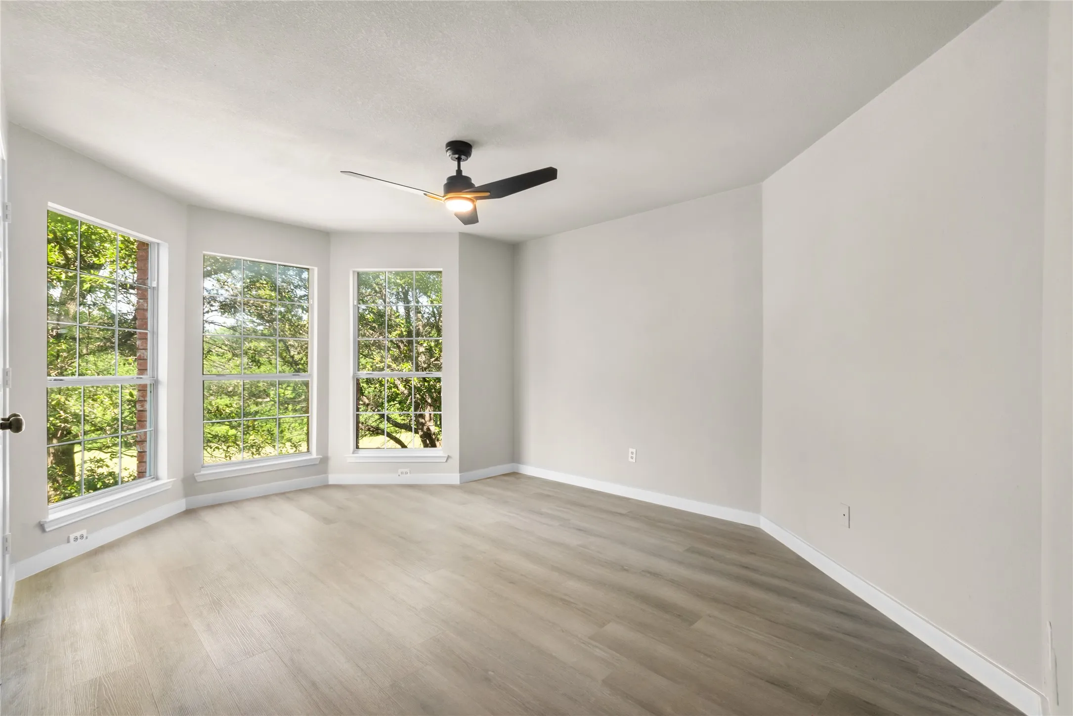 Single Family Residence For Sale in Denton County , 5949 Carroll Drive, The Colony, Texas 75056, 5 Bedroom, 4 Bathroom, 2 Garage spaces, 3,144 Sqft, built in 1991, mls#21248174, Real Estate Agent in The Colony, Homes For Sale in Denton county, Homes For Sale in The Colony, Realtor in The Colony Texas, Real Estate Brokerage Independent Realty Texas, Luminita Cordes Realtor