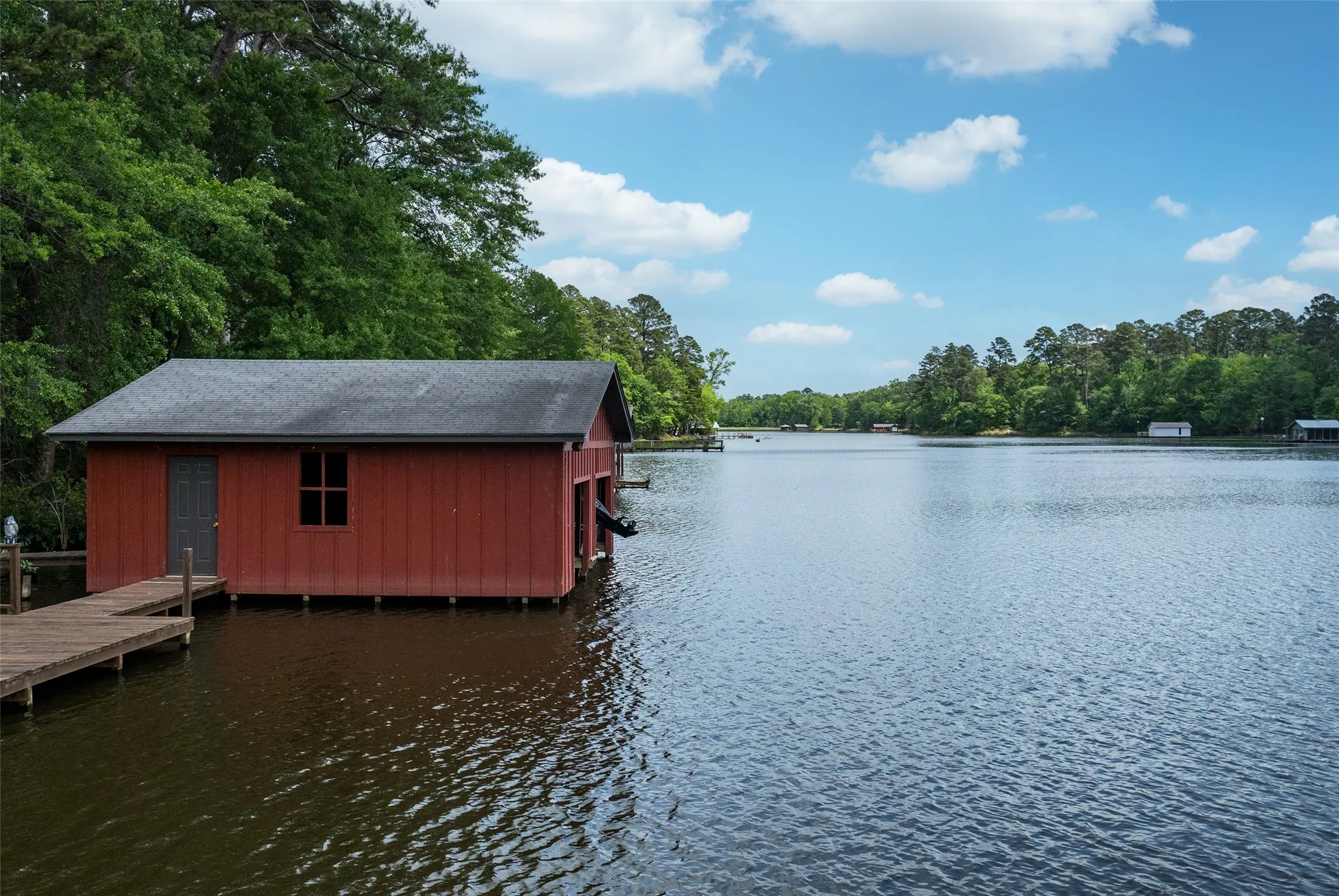 Single Family Residence For Sale in Wood County , 913 Private Road 6665, Mineola, Texas 75773, 3 Bedroom, 4 Bathroom, 2 Garage spaces, 3,227 Sqft, built in 2021, Price $1,325,000, mls#21248277, Real Estate Agent in Mineola, Homes For Sale in Wood county, Homes For Sale in Mineola, Realtor in Mineola Texas, Real Estate Brokerage Independent Realty Texas, Luminita Cordes Realtor
