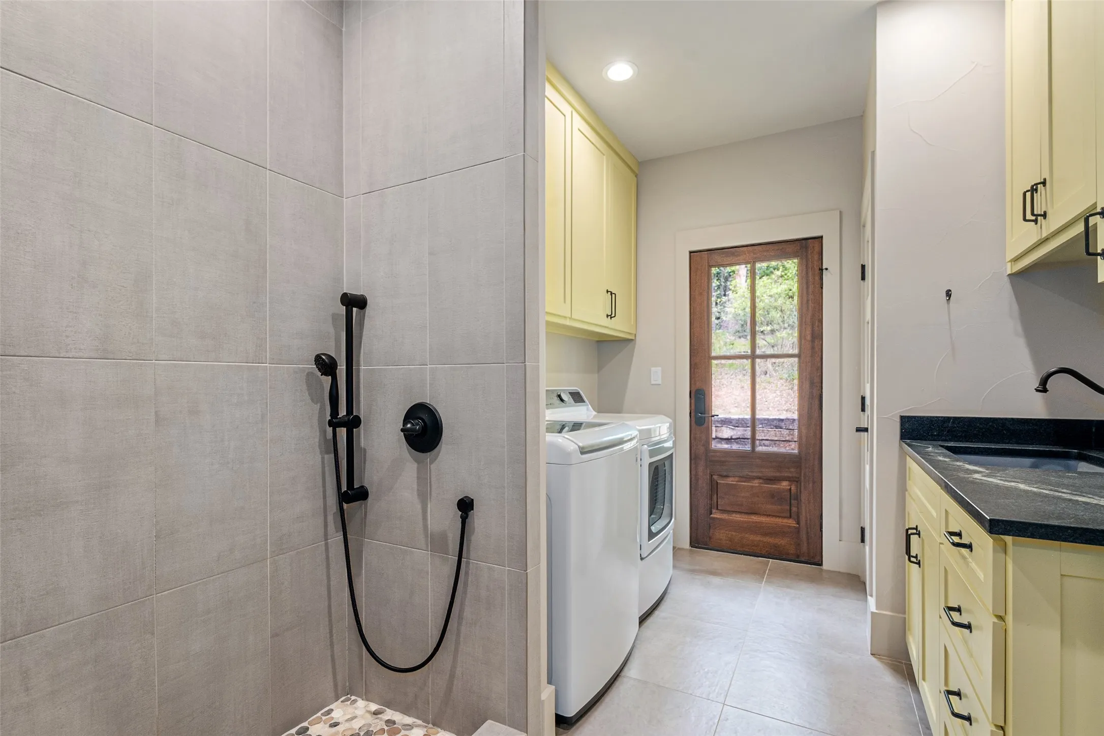 Single Family Residence For Sale in Wood County , 913 Private Road 6665, Mineola, Texas 75773, 3 Bedroom, 4 Bathroom, 2 Garage spaces, 3,227 Sqft, built in 2021, Price $1,325,000, mls#21248277, Real Estate Agent in Mineola, Homes For Sale in Wood county, Homes For Sale in Mineola, Realtor in Mineola Texas, Real Estate Brokerage Independent Realty Texas, Luminita Cordes Realtor