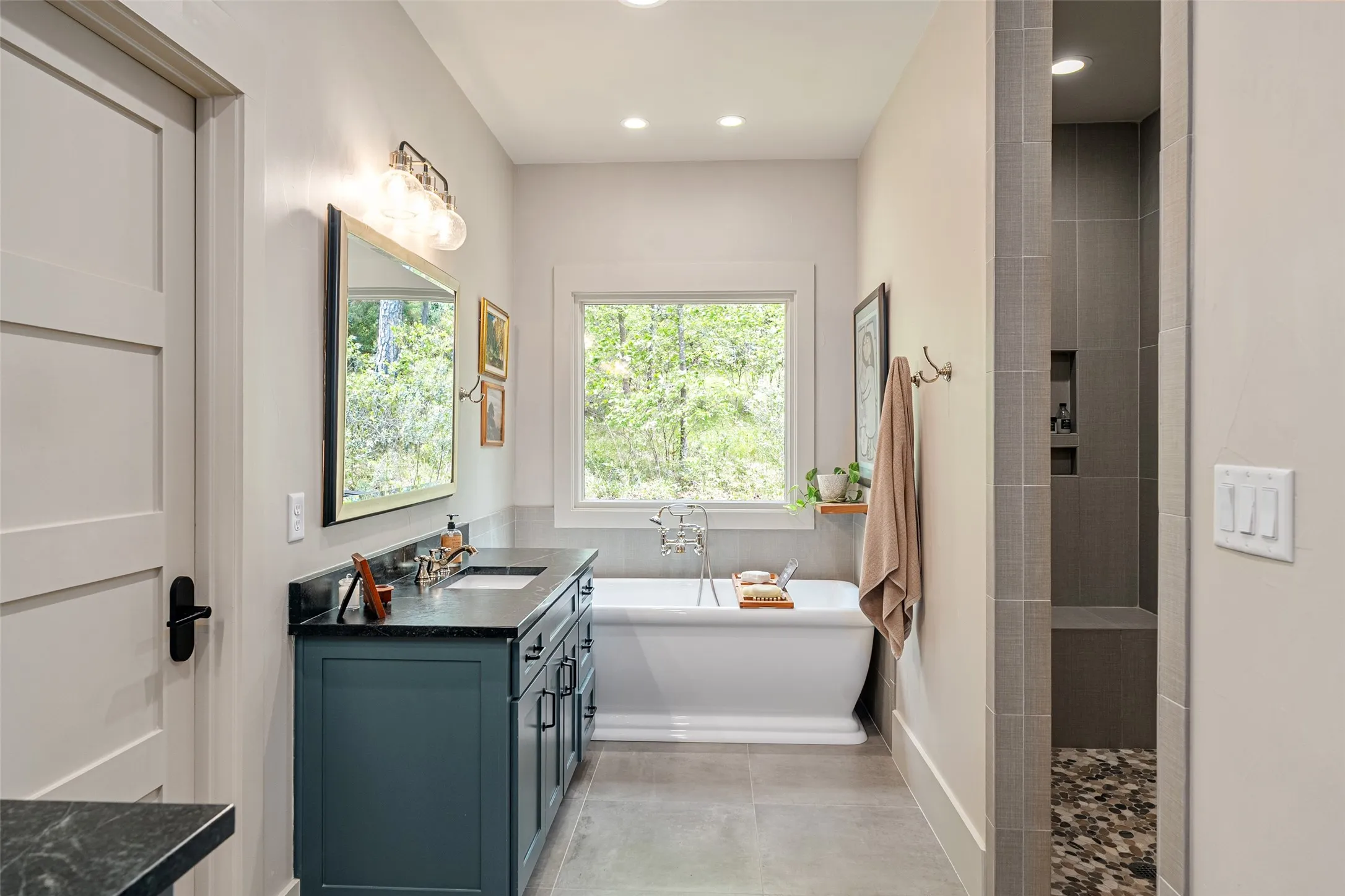 Single Family Residence For Sale in Wood County , 913 Private Road 6665, Mineola, Texas 75773, 3 Bedroom, 4 Bathroom, 2 Garage spaces, 3,227 Sqft, built in 2021, Price $1,325,000, mls#21248277, Real Estate Agent in Mineola, Homes For Sale in Wood county, Homes For Sale in Mineola, Realtor in Mineola Texas, Real Estate Brokerage Independent Realty Texas, Luminita Cordes Realtor