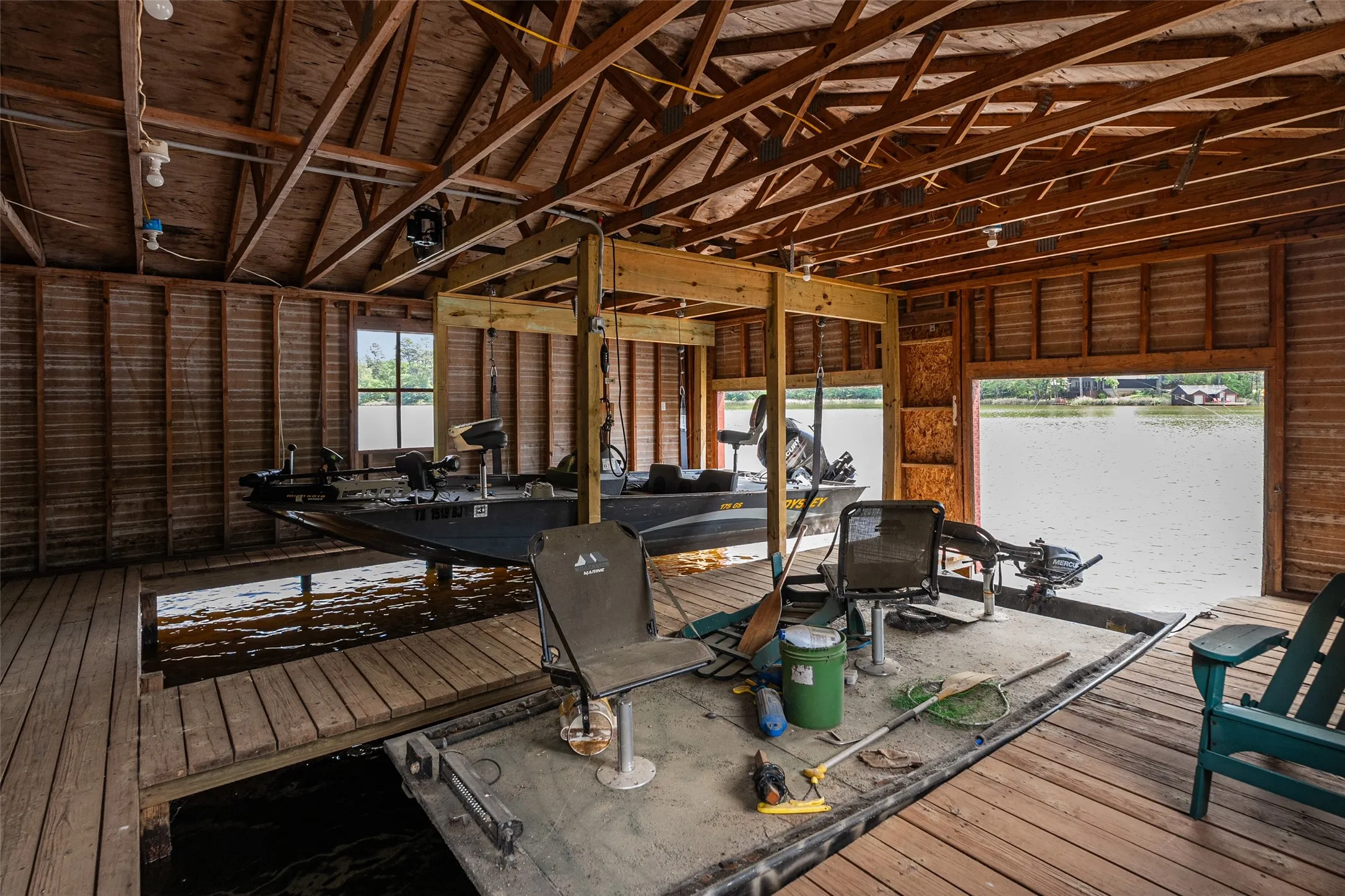 Single Family Residence For Sale in Wood County , 913 Private Road 6665, Mineola, Texas 75773, 3 Bedroom, 4 Bathroom, 2 Garage spaces, 3,227 Sqft, built in 2021, Price $1,325,000, mls#21248277, Real Estate Agent in Mineola, Homes For Sale in Wood county, Homes For Sale in Mineola, Realtor in Mineola Texas, Real Estate Brokerage Independent Realty Texas, Luminita Cordes Realtor