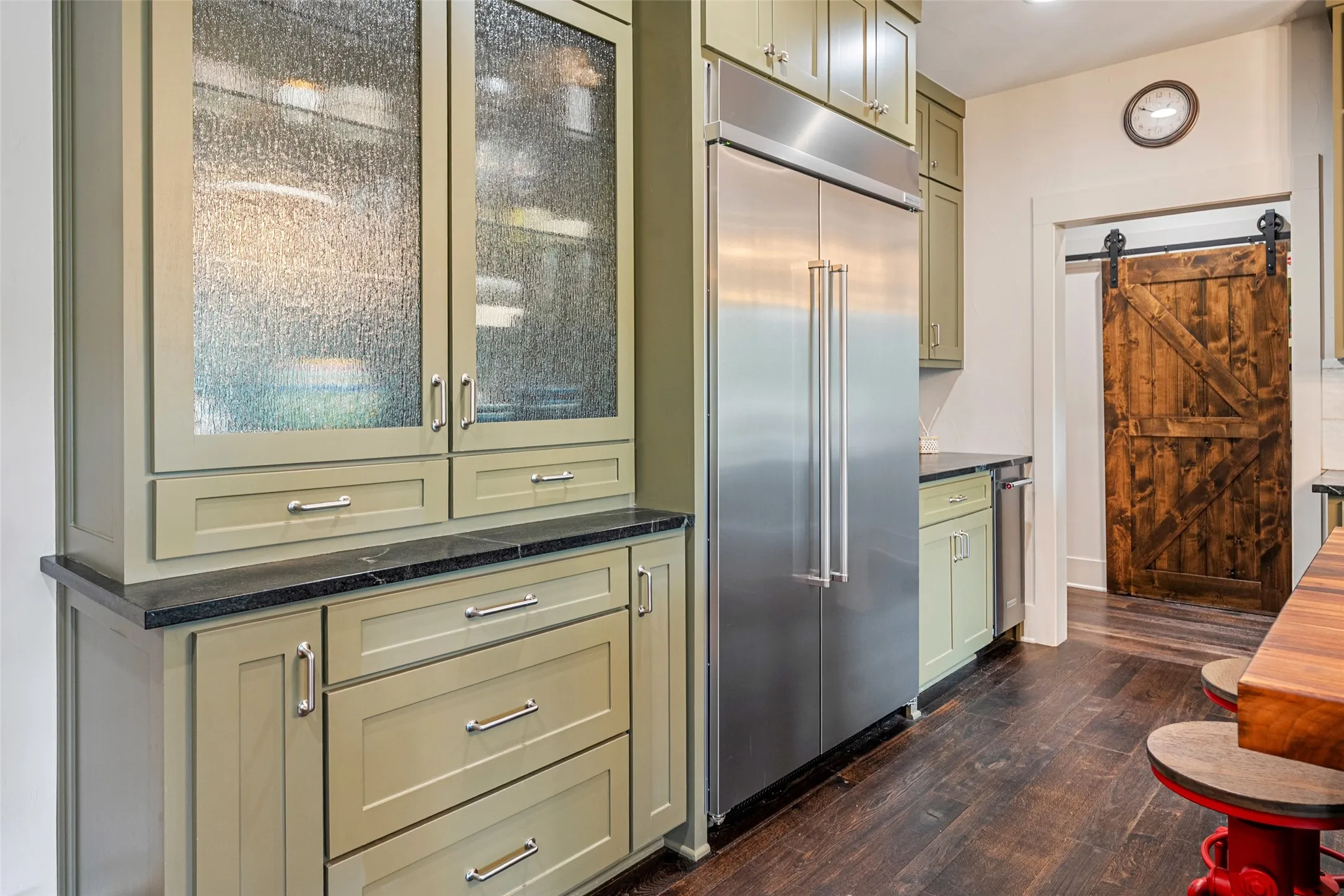 Single Family Residence For Sale in Wood County , 913 Private Road 6665, Mineola, Texas 75773, 3 Bedroom, 4 Bathroom, 2 Garage spaces, 3,227 Sqft, built in 2021, Price $1,325,000, mls#21248277, Real Estate Agent in Mineola, Homes For Sale in Wood county, Homes For Sale in Mineola, Realtor in Mineola Texas, Real Estate Brokerage Independent Realty Texas, Luminita Cordes Realtor