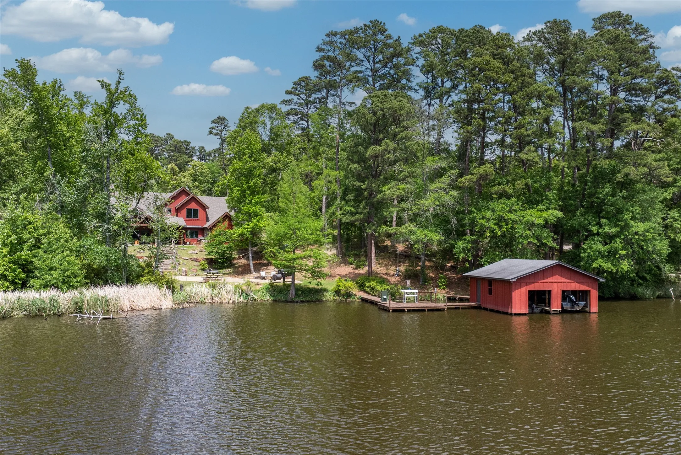 Single Family Residence For Sale in Wood County , 913 Private Road 6665, Mineola, Texas 75773, 3 Bedroom, 4 Bathroom, 2 Garage spaces, 3,227 Sqft, built in 2021, Price $1,325,000, mls#21248277, Real Estate Agent in Mineola, Homes For Sale in Wood county, Homes For Sale in Mineola, Realtor in Mineola Texas, Real Estate Brokerage Independent Realty Texas, Luminita Cordes Realtor