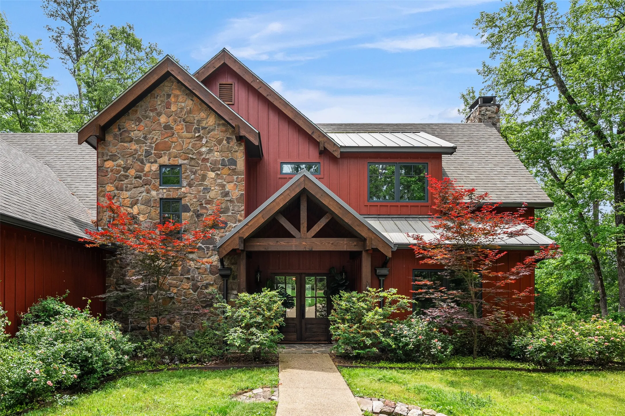 Single Family Residence For Sale in Wood County , 913 Private Road 6665, Mineola, Texas 75773, 3 Bedroom, 4 Bathroom, 2 Garage spaces, 3,227 Sqft, built in 2021, Price $1,325,000, mls#21248277, Real Estate Agent in Mineola, Homes For Sale in Wood county, Homes For Sale in Mineola, Realtor in Mineola Texas, Real Estate Brokerage Independent Realty Texas, Luminita Cordes Realtor