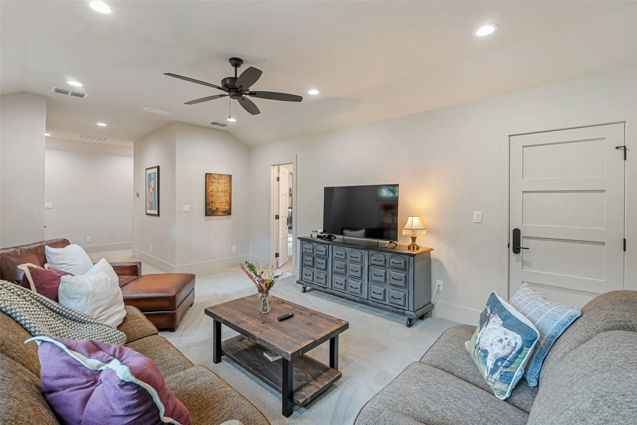 Single Family Residence For Sale in Wood County , 913 Private Road 6665, Mineola, Texas 75773, 3 Bedroom, 4 Bathroom, 2 Garage spaces, 3,227 Sqft, built in 2021, Price $1,325,000, mls#21248277, Real Estate Agent in Mineola, Homes For Sale in Wood county, Homes For Sale in Mineola, Realtor in Mineola Texas, Real Estate Brokerage Independent Realty Texas, Luminita Cordes Realtor
