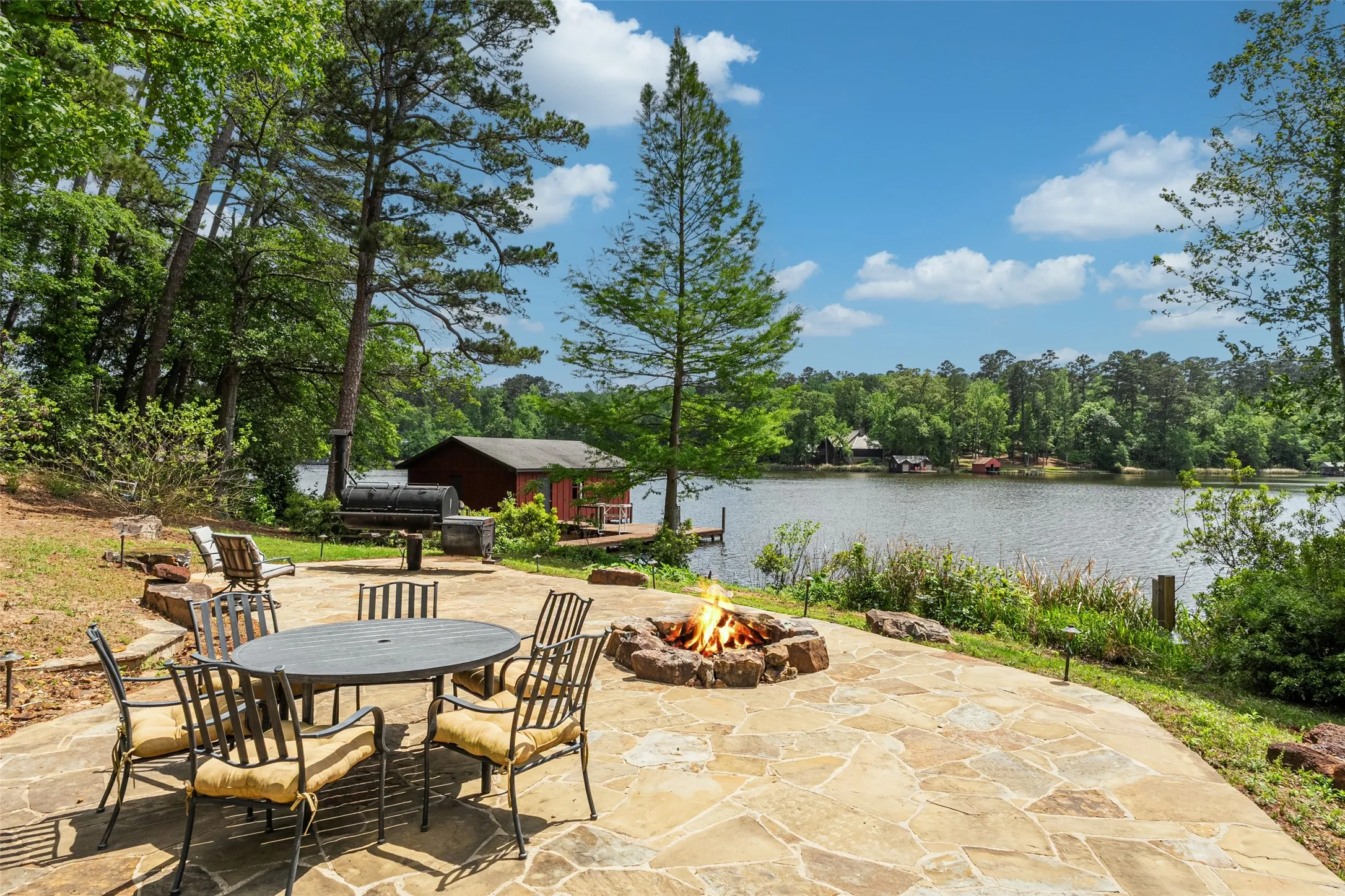 Single Family Residence For Sale in Wood County , 913 Private Road 6665, Mineola, Texas 75773, 3 Bedroom, 4 Bathroom, 2 Garage spaces, 3,227 Sqft, built in 2021, Price $1,325,000, mls#21248277, Real Estate Agent in Mineola, Homes For Sale in Wood county, Homes For Sale in Mineola, Realtor in Mineola Texas, Real Estate Brokerage Independent Realty Texas, Luminita Cordes Realtor
