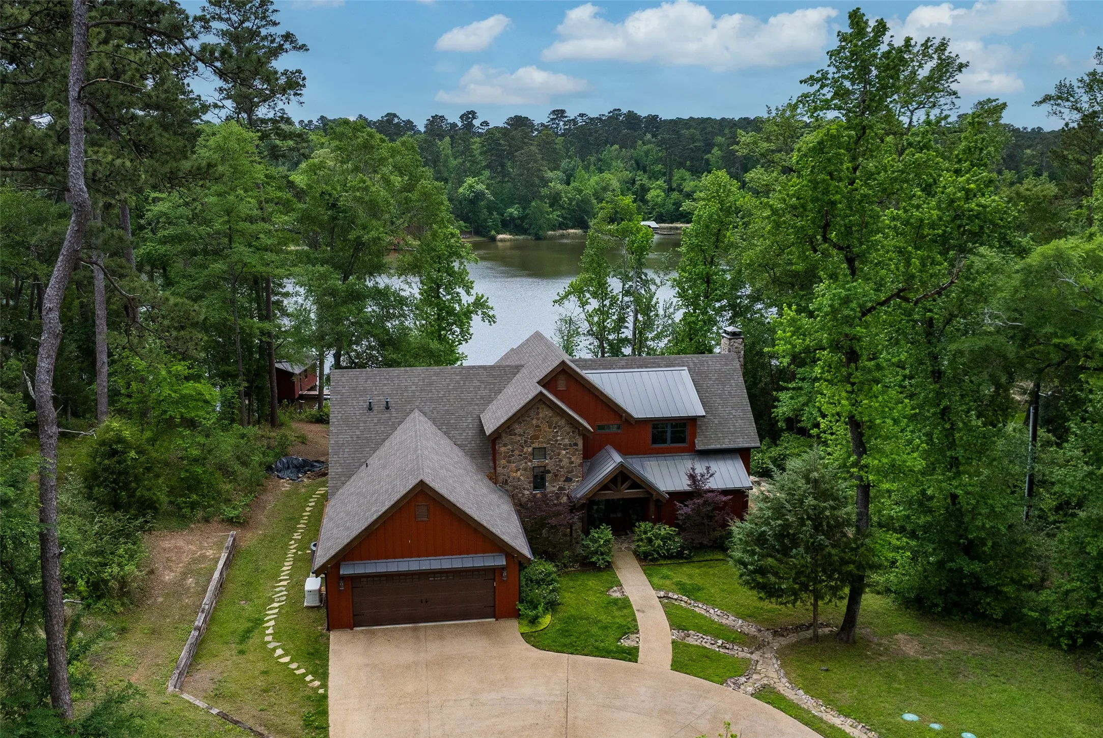 Single Family Residence For Sale in Wood County , 913 Private Road 6665, Mineola, Texas 75773, 3 Bedroom, 4 Bathroom, 2 Garage spaces, 3,227 Sqft, built in 2021, Price $1,325,000, mls#21248277, Real Estate Agent in Mineola, Homes For Sale in Wood county, Homes For Sale in Mineola, Realtor in Mineola Texas, Real Estate Brokerage Independent Realty Texas, Luminita Cordes Realtor