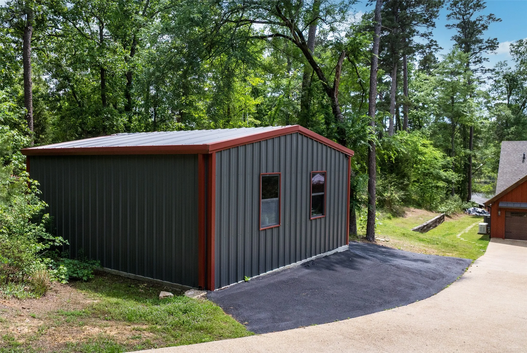 Single Family Residence For Sale in Wood County , 913 Private Road 6665, Mineola, Texas 75773, 3 Bedroom, 4 Bathroom, 2 Garage spaces, 3,227 Sqft, built in 2021, Price $1,325,000, mls#21248277, Real Estate Agent in Mineola, Homes For Sale in Wood county, Homes For Sale in Mineola, Realtor in Mineola Texas, Real Estate Brokerage Independent Realty Texas, Luminita Cordes Realtor