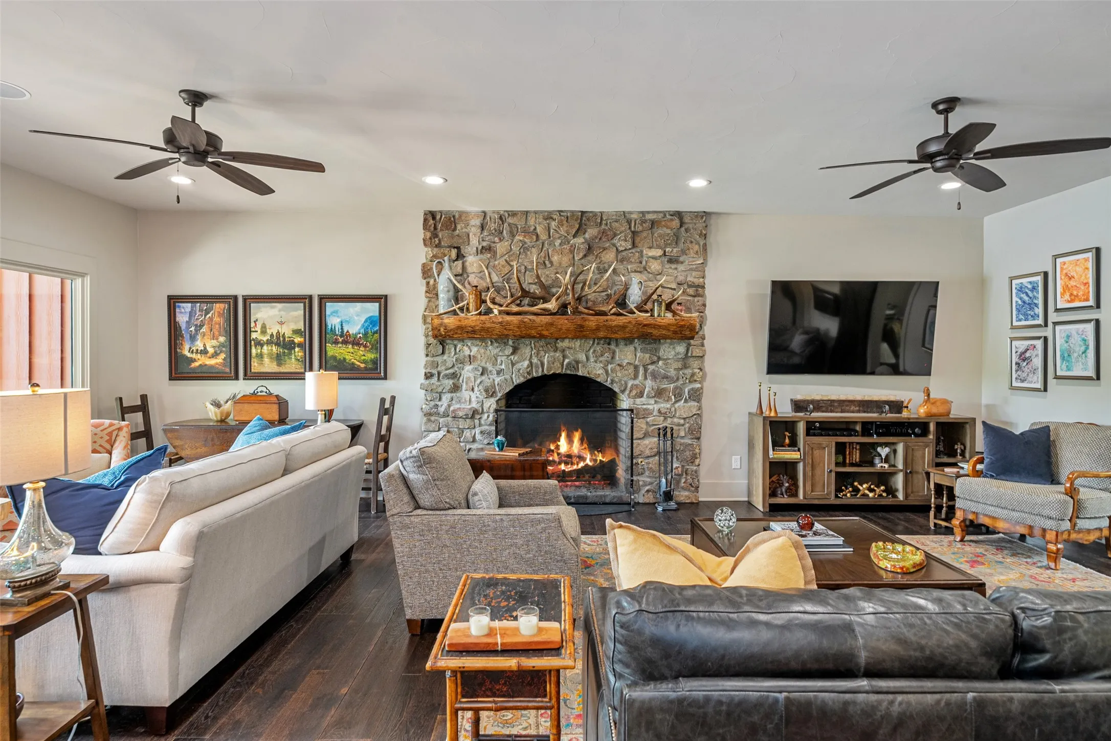 Single Family Residence For Sale in Wood County , 913 Private Road 6665, Mineola, Texas 75773, 3 Bedroom, 4 Bathroom, 2 Garage spaces, 3,227 Sqft, built in 2021, Price $1,325,000, mls#21248277, Real Estate Agent in Mineola, Homes For Sale in Wood county, Homes For Sale in Mineola, Realtor in Mineola Texas, Real Estate Brokerage Independent Realty Texas, Luminita Cordes Realtor