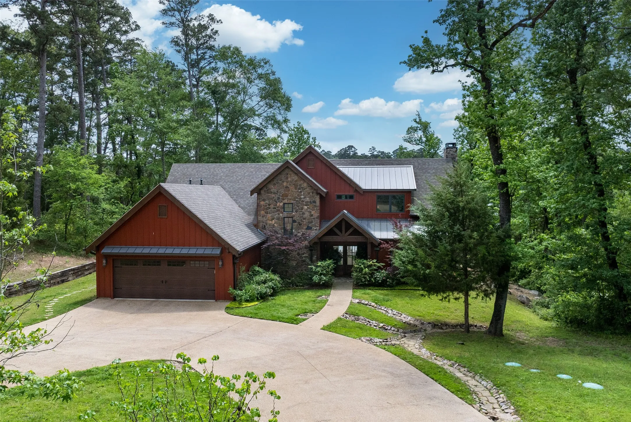 Single Family Residence For Sale in Wood County , 913 Private Road 6665, Mineola, Texas 75773, 3 Bedroom, 4 Bathroom, 2 Garage spaces, 3,227 Sqft, built in 2021, Price $1,325,000, mls#21248277, Real Estate Agent in Mineola, Homes For Sale in Wood county, Homes For Sale in Mineola, Realtor in Mineola Texas, Real Estate Brokerage Independent Realty Texas, Luminita Cordes Realtor