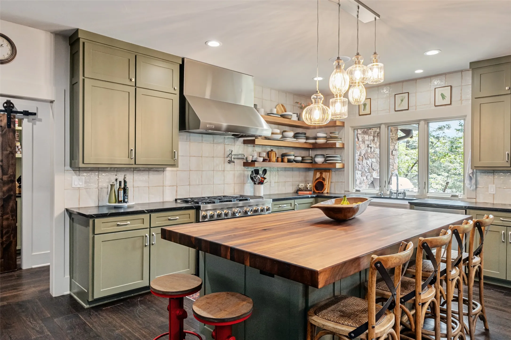 Single Family Residence For Sale in Wood County , 913 Private Road 6665, Mineola, Texas 75773, 3 Bedroom, 4 Bathroom, 2 Garage spaces, 3,227 Sqft, built in 2021, Price $1,325,000, mls#21248277, Real Estate Agent in Mineola, Homes For Sale in Wood county, Homes For Sale in Mineola, Realtor in Mineola Texas, Real Estate Brokerage Independent Realty Texas, Luminita Cordes Realtor