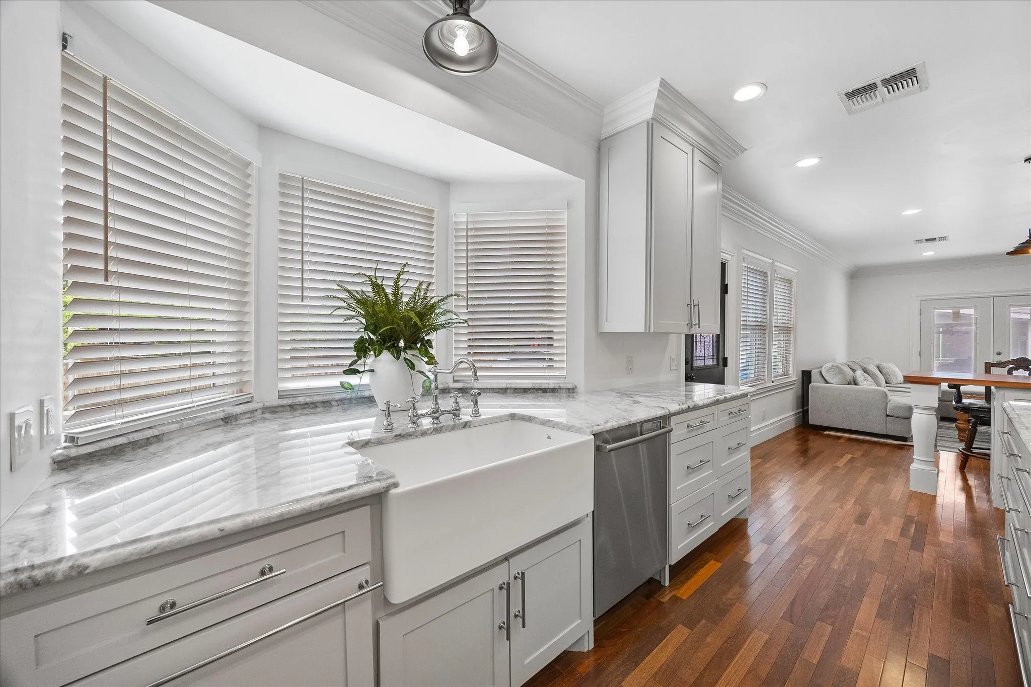 Single Family Residence For Sale in Kaufman County , 726 Griffith Avenue, Terrell, Texas 75160, 4 Bedroom, 4 Bathroom, 2 Garage spaces, 4,137 Sqft, built in 2015, Preowned, mls#21244324, Real Estate Agent in Terrell, Homes For Sale in Kaufman county, Homes For Sale in Terrell, Realtor in Terrell Texas, Real Estate Brokerage Independent Realty Texas, Luminita Cordes Realtor