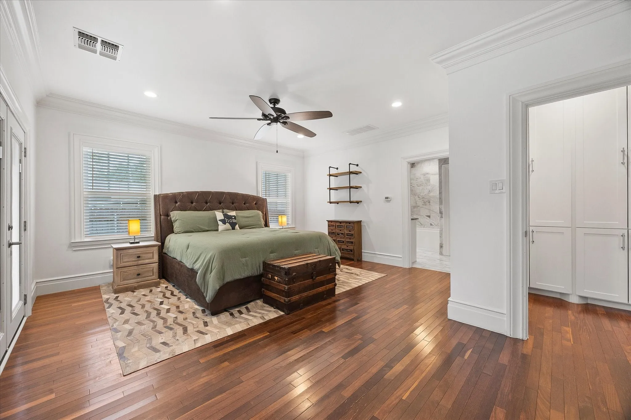 Single Family Residence For Sale in Kaufman County , 726 Griffith Avenue, Terrell, Texas 75160, 4 Bedroom, 4 Bathroom, 2 Garage spaces, 4,137 Sqft, built in 2015, Preowned, mls#21244324, Real Estate Agent in Terrell, Homes For Sale in Kaufman county, Homes For Sale in Terrell, Realtor in Terrell Texas, Real Estate Brokerage Independent Realty Texas, Luminita Cordes Realtor