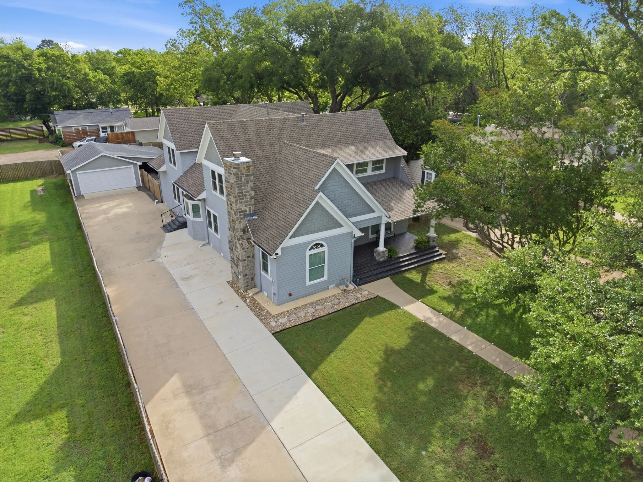 Single Family Residence For Sale in Kaufman County , 726 Griffith Avenue, Terrell, Texas 75160, 4 Bedroom, 4 Bathroom, 2 Garage spaces, 4,137 Sqft, built in 2015, Preowned, mls#21244324, Real Estate Agent in Terrell, Homes For Sale in Kaufman county, Homes For Sale in Terrell, Realtor in Terrell Texas, Real Estate Brokerage Independent Realty Texas, Luminita Cordes Realtor