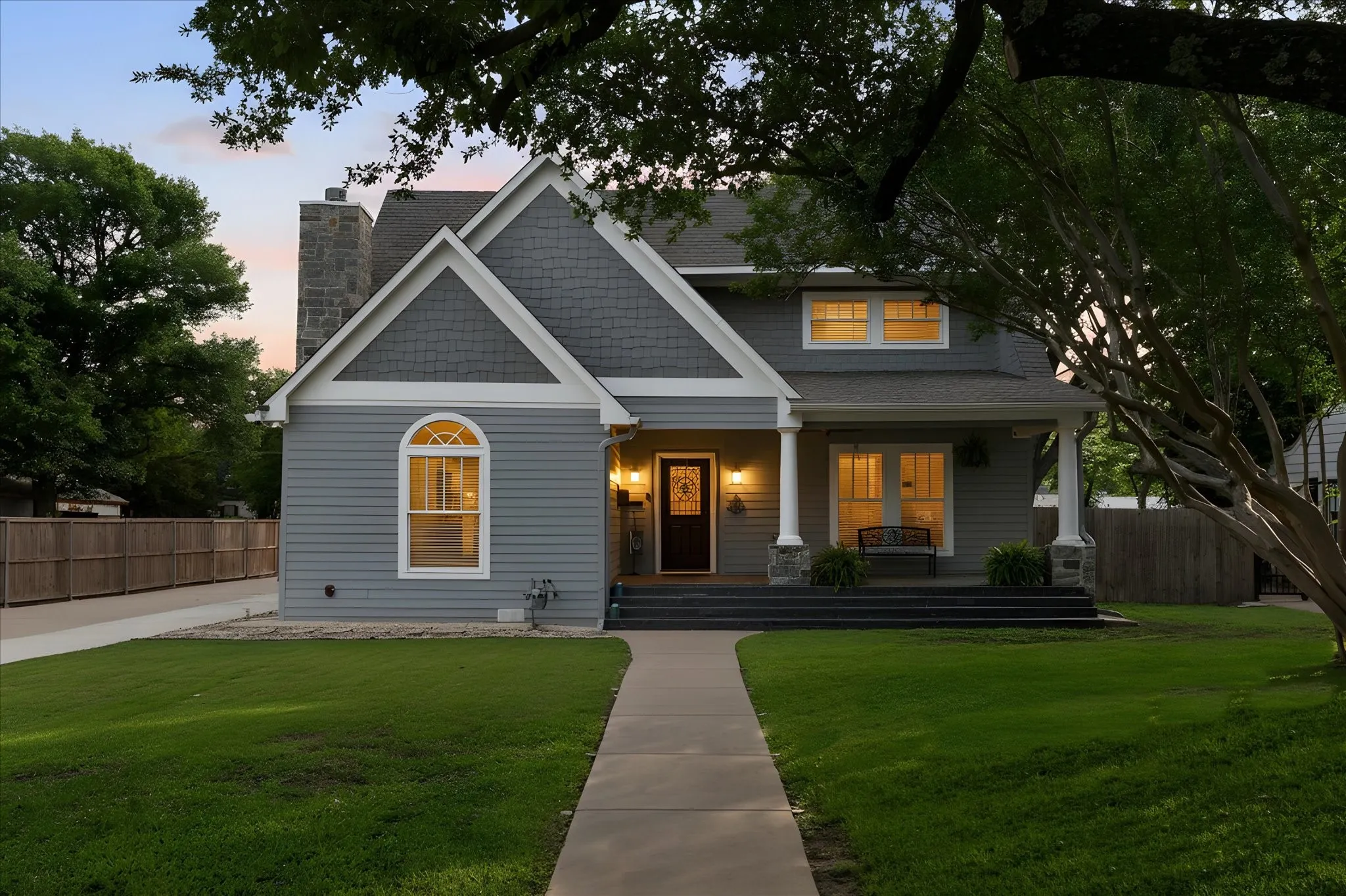 Single Family Residence For Sale in Kaufman County , 726 Griffith Avenue, Terrell, Texas 75160, 4 Bedroom, 4 Bathroom, 2 Garage spaces, 4,137 Sqft, built in 2015, Preowned, mls#21244324, Real Estate Agent in Terrell, Homes For Sale in Kaufman county, Homes For Sale in Terrell, Realtor in Terrell Texas, Real Estate Brokerage Independent Realty Texas, Luminita Cordes Realtor