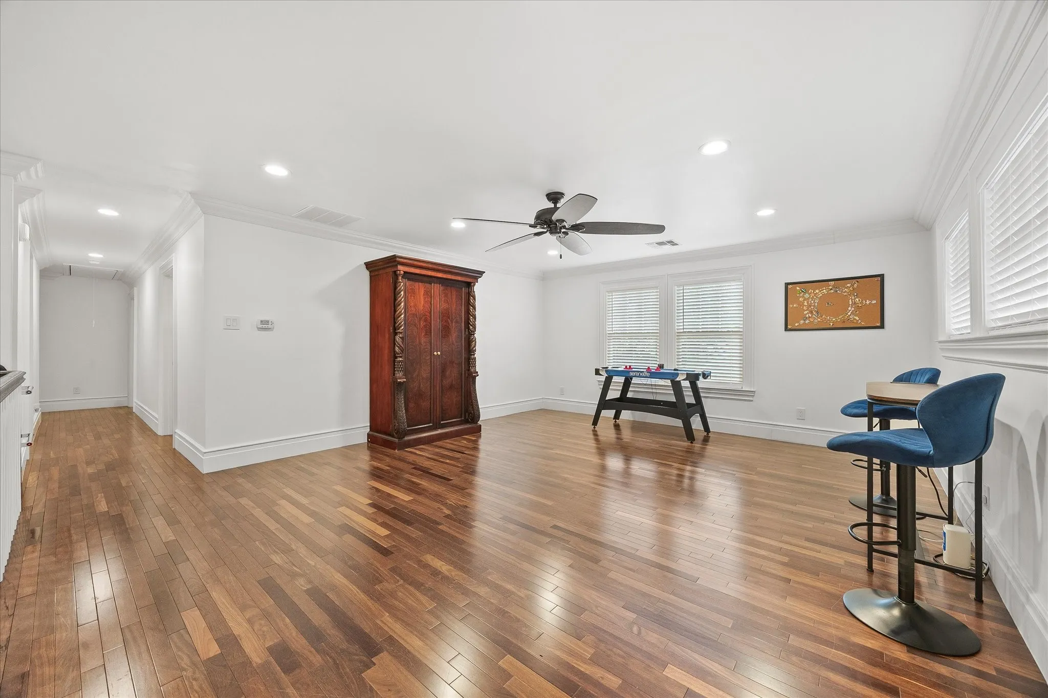 Single Family Residence For Sale in Kaufman County , 726 Griffith Avenue, Terrell, Texas 75160, 4 Bedroom, 4 Bathroom, 2 Garage spaces, 4,137 Sqft, built in 2015, Preowned, mls#21244324, Real Estate Agent in Terrell, Homes For Sale in Kaufman county, Homes For Sale in Terrell, Realtor in Terrell Texas, Real Estate Brokerage Independent Realty Texas, Luminita Cordes Realtor