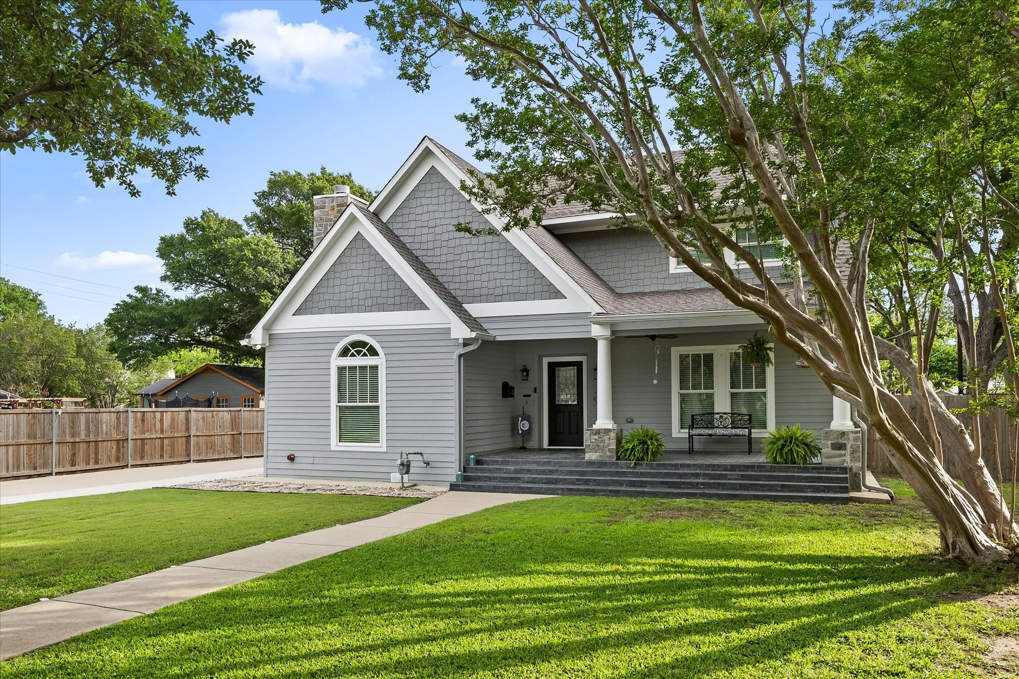 Single Family Residence For Sale in Kaufman County , 726 Griffith Avenue, Terrell, Texas 75160, 4 Bedroom, 4 Bathroom, 2 Garage spaces, 4,137 Sqft, built in 2015, Preowned, mls#21244324, Real Estate Agent in Terrell, Homes For Sale in Kaufman county, Homes For Sale in Terrell, Realtor in Terrell Texas, Real Estate Brokerage Independent Realty Texas, Luminita Cordes Realtor