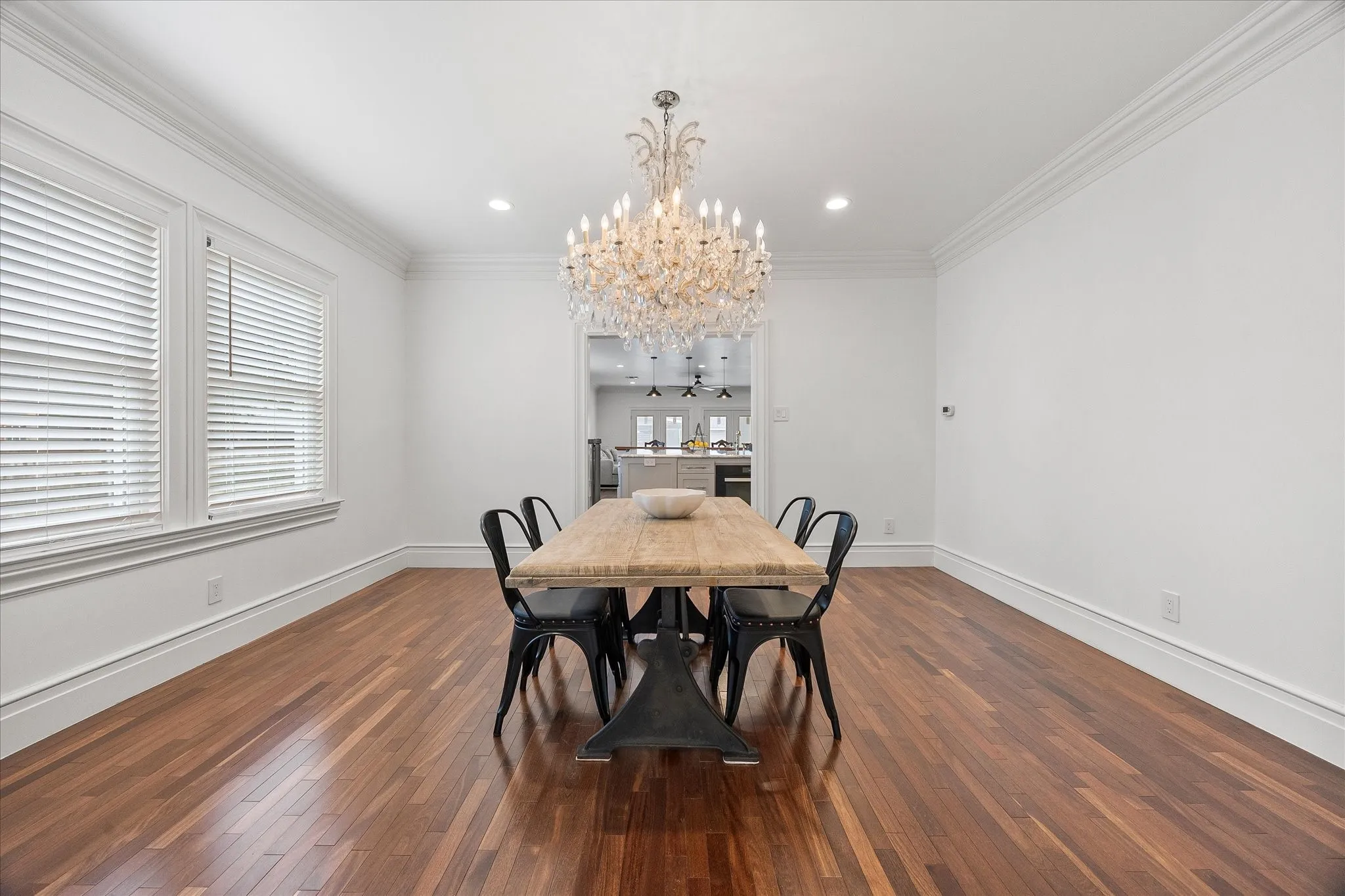 Single Family Residence For Sale in Kaufman County , 726 Griffith Avenue, Terrell, Texas 75160, 4 Bedroom, 4 Bathroom, 2 Garage spaces, 4,137 Sqft, built in 2015, Preowned, mls#21244324, Real Estate Agent in Terrell, Homes For Sale in Kaufman county, Homes For Sale in Terrell, Realtor in Terrell Texas, Real Estate Brokerage Independent Realty Texas, Luminita Cordes Realtor